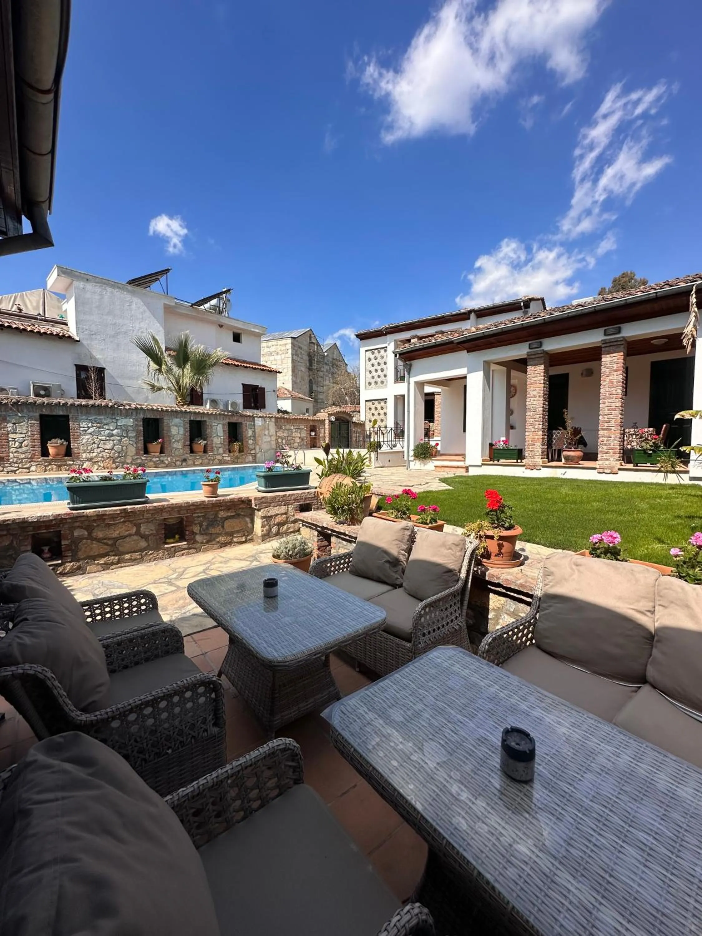 Lounge or bar in Akay Hotel