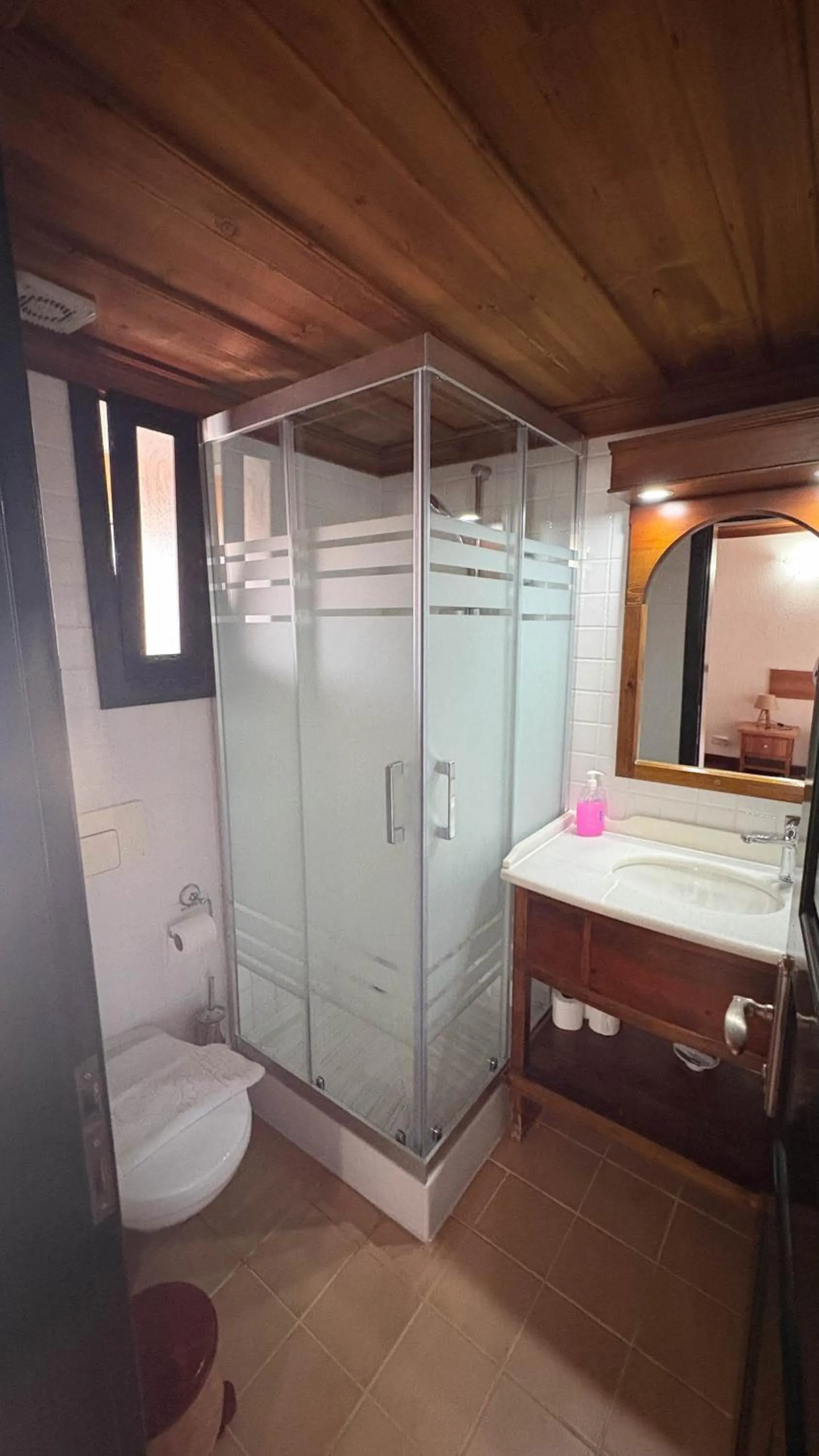 Shower in Akay Hotel