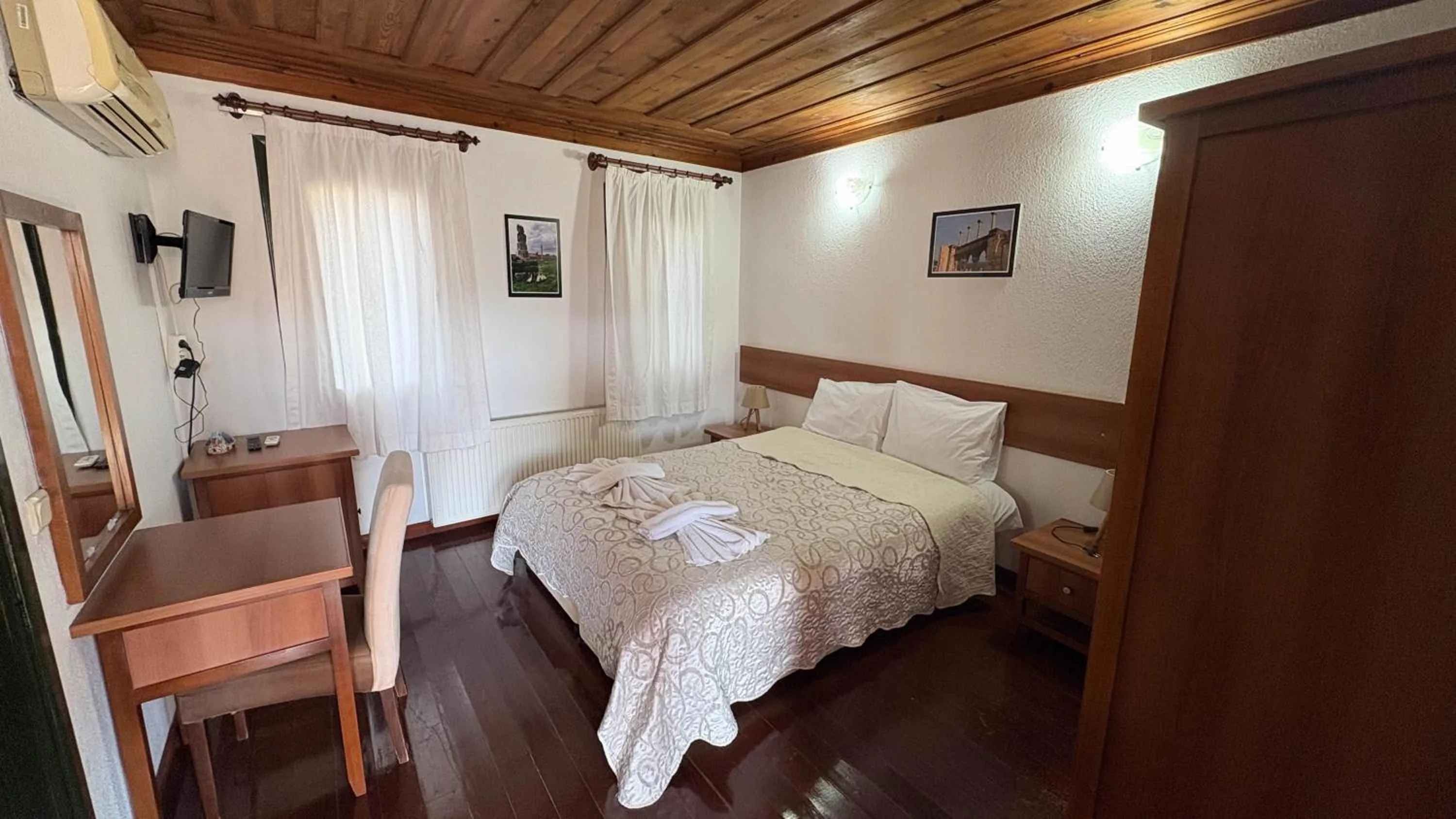 Photo of the whole room in Akay Hotel