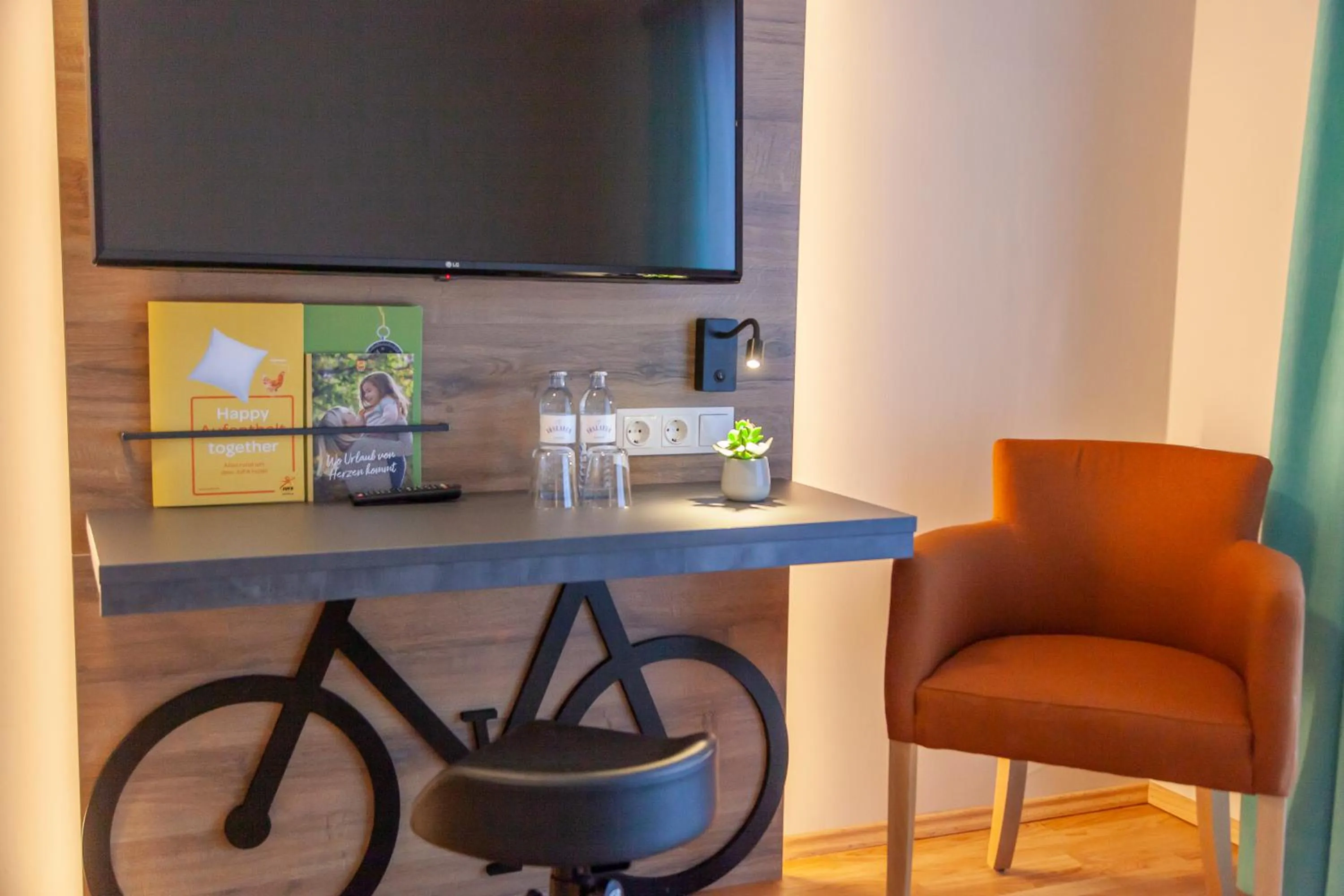 TV and multimedia in JUFA Hotel Erlaufsee