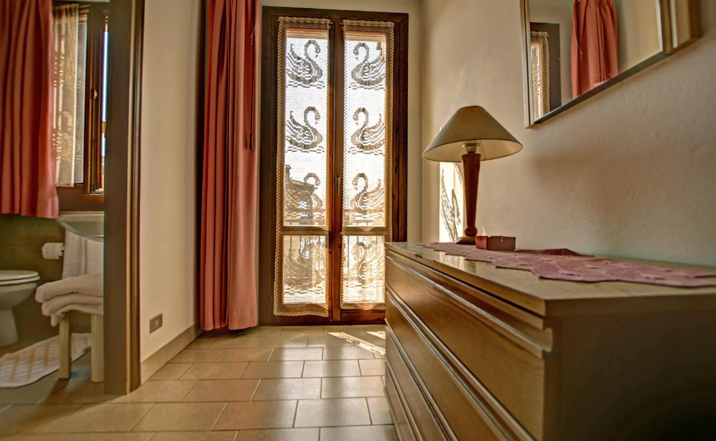 Day, Bed in Albergo Casa Este