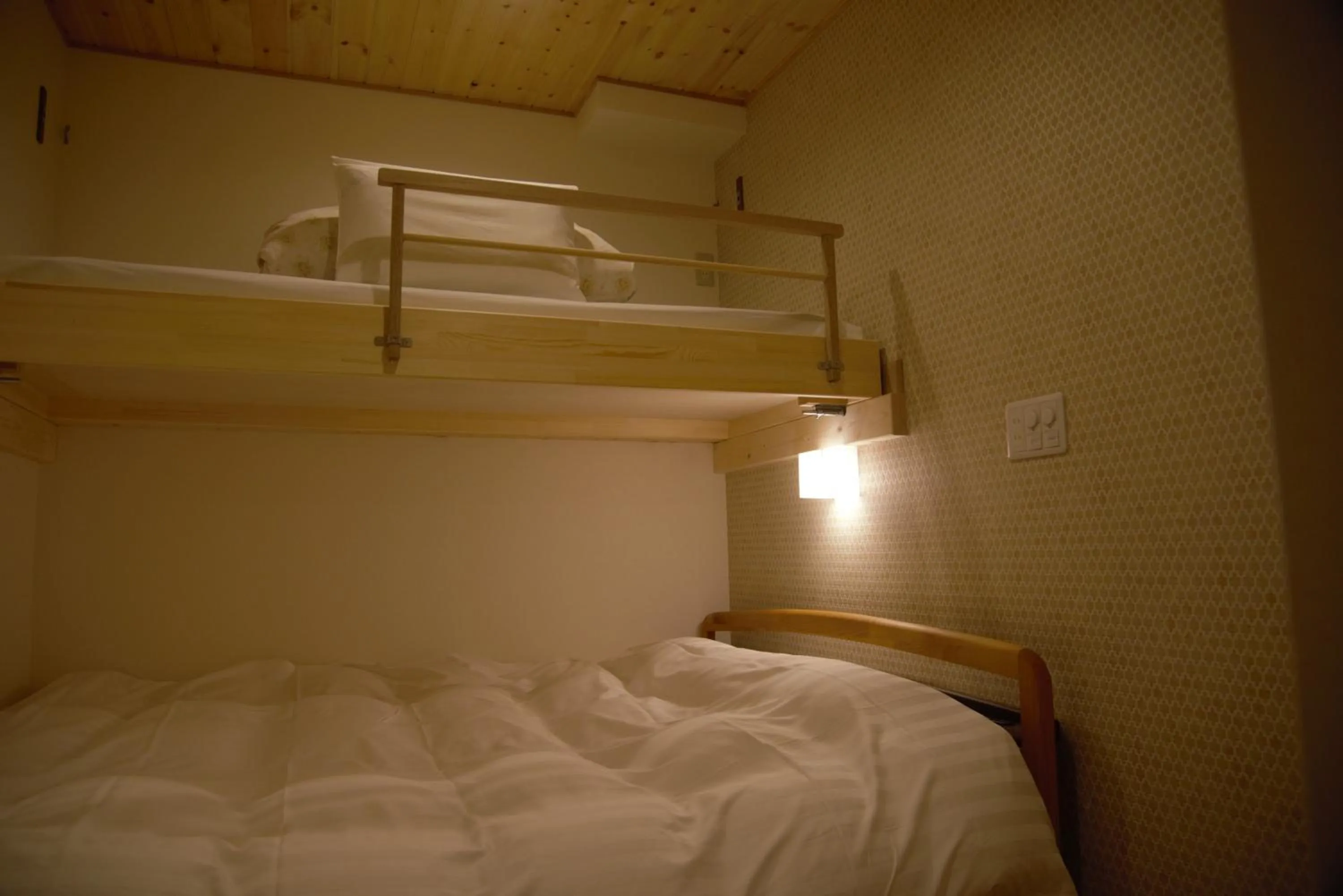 Bed in Mountain Home Lodge in Deer Park