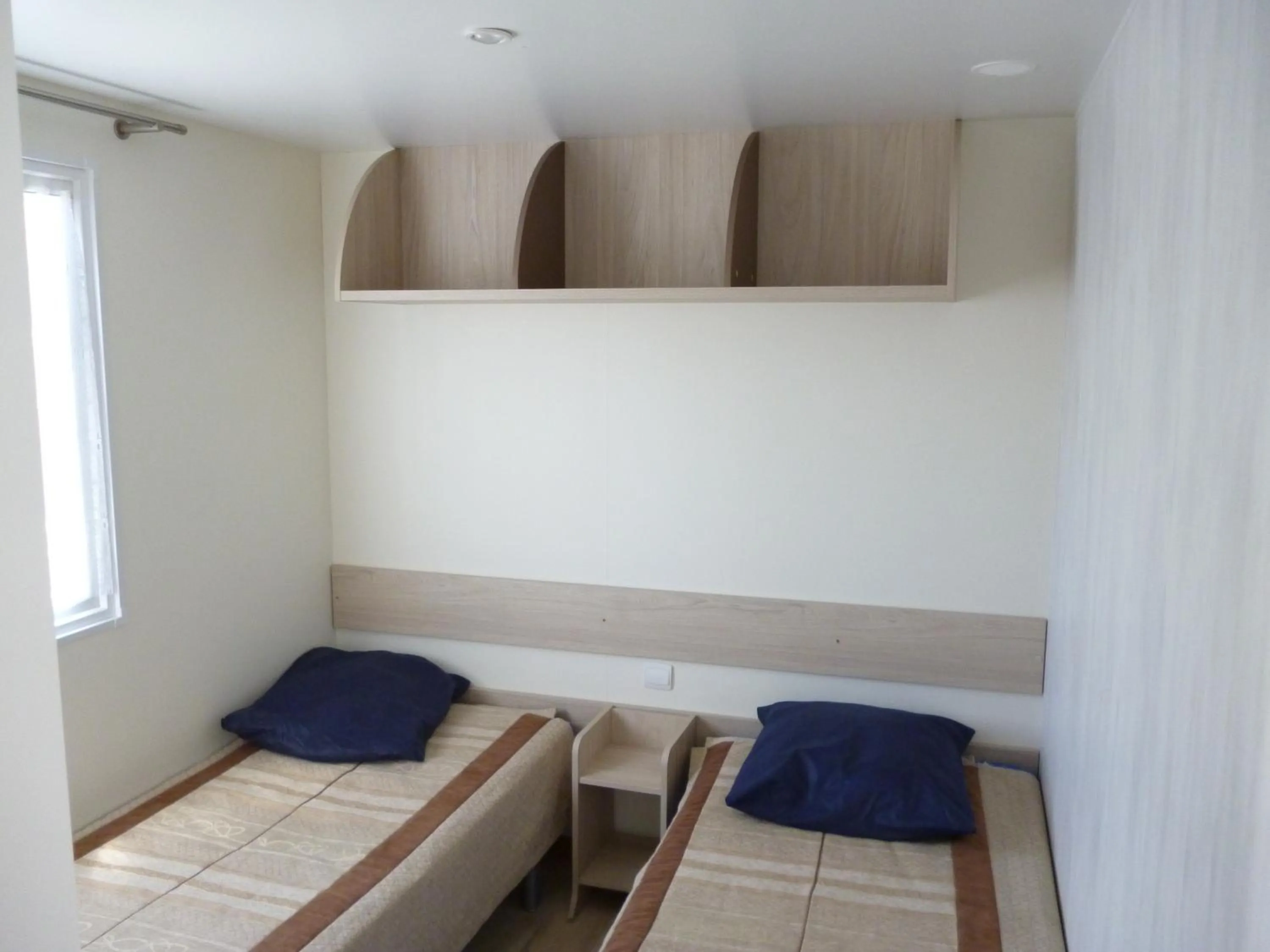 Photo of the whole room, Bed in Auberge des Etangs