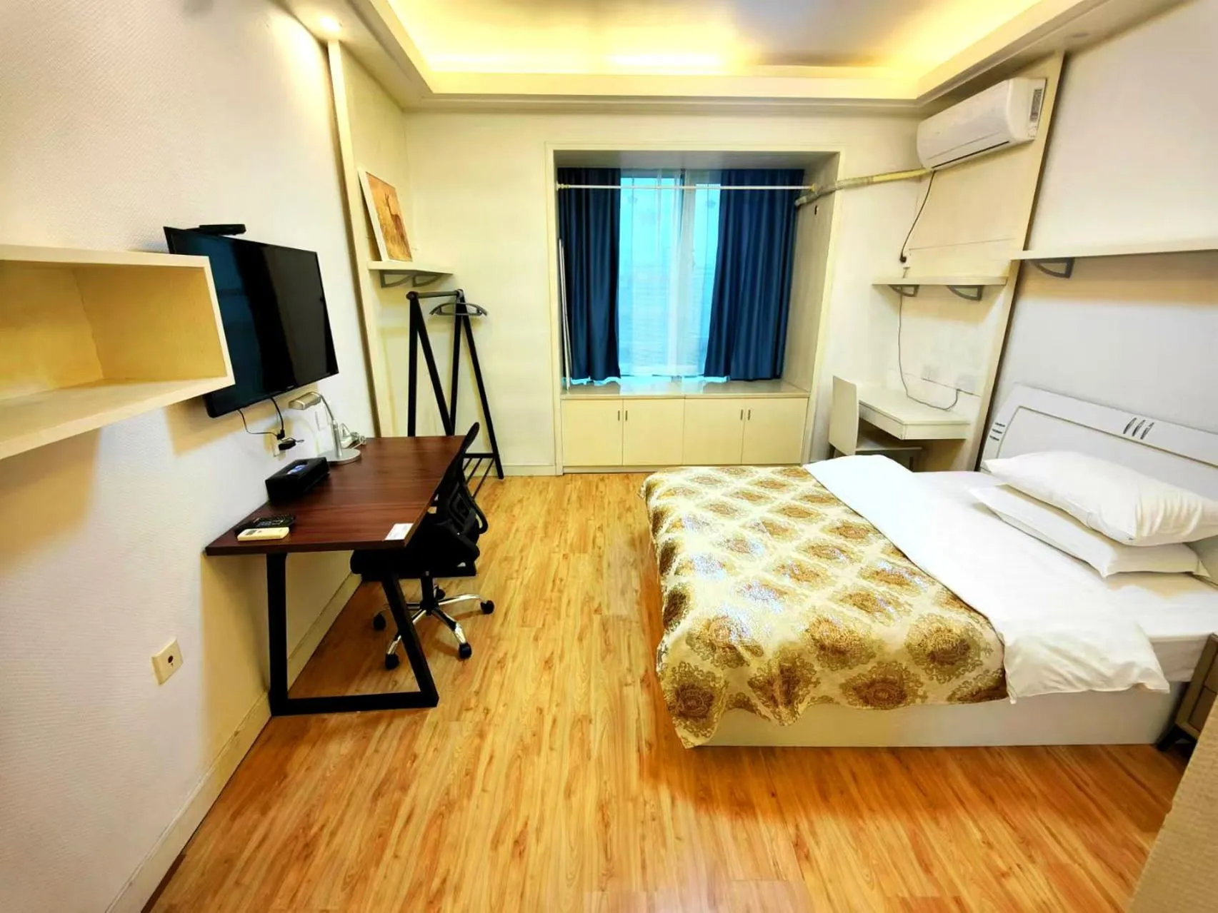 Bed in Xinshikong Apartments- Abest Zhongshan Park No.1