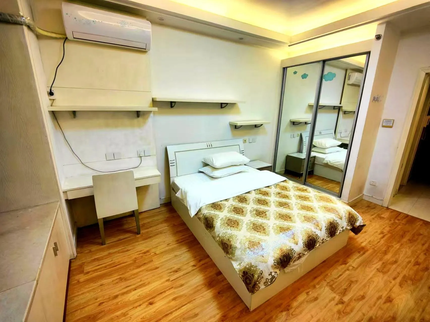 Bed in Xinshikong Apartments- Abest Zhongshan Park No.1