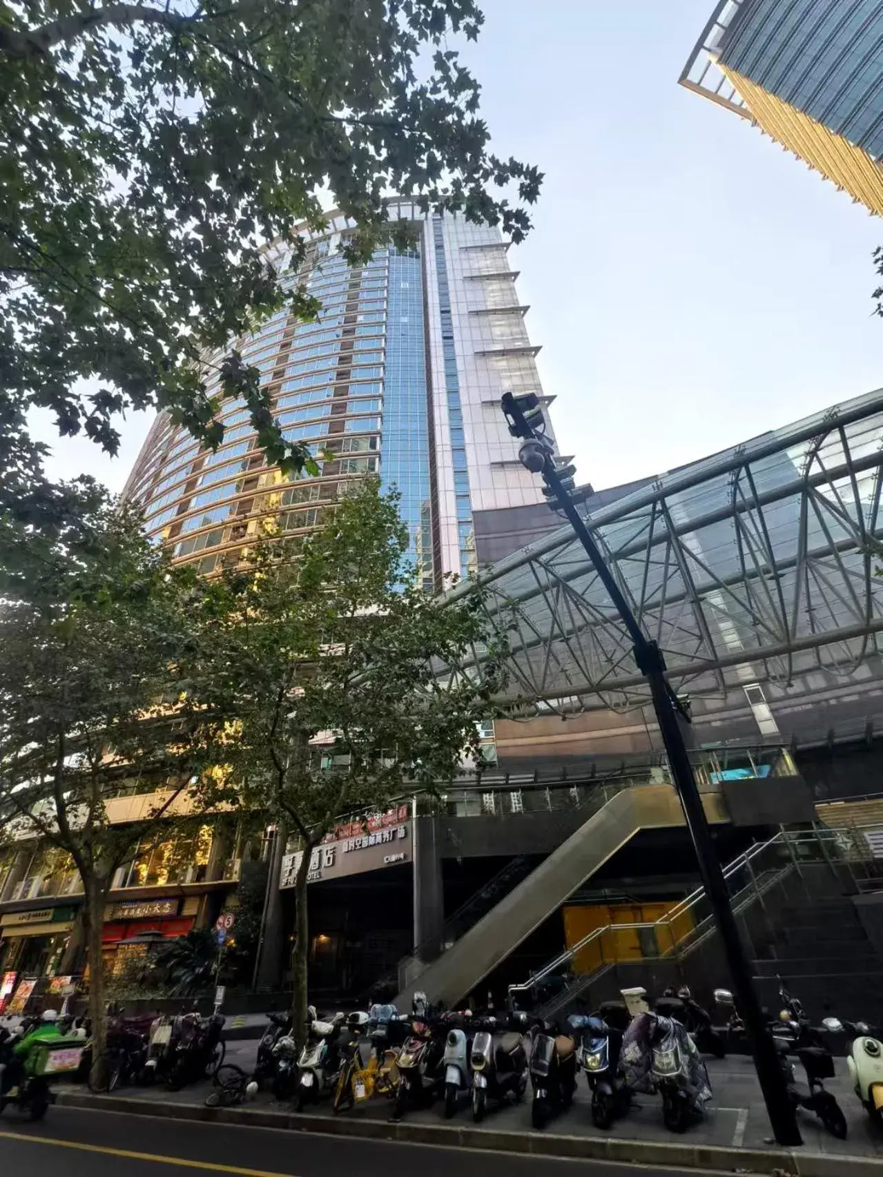 Property building in Xinshikong Apartments- Abest Zhongshan Park No.1 Property building in Xinshikong Apartments- Abest Zhongshan Park No.1