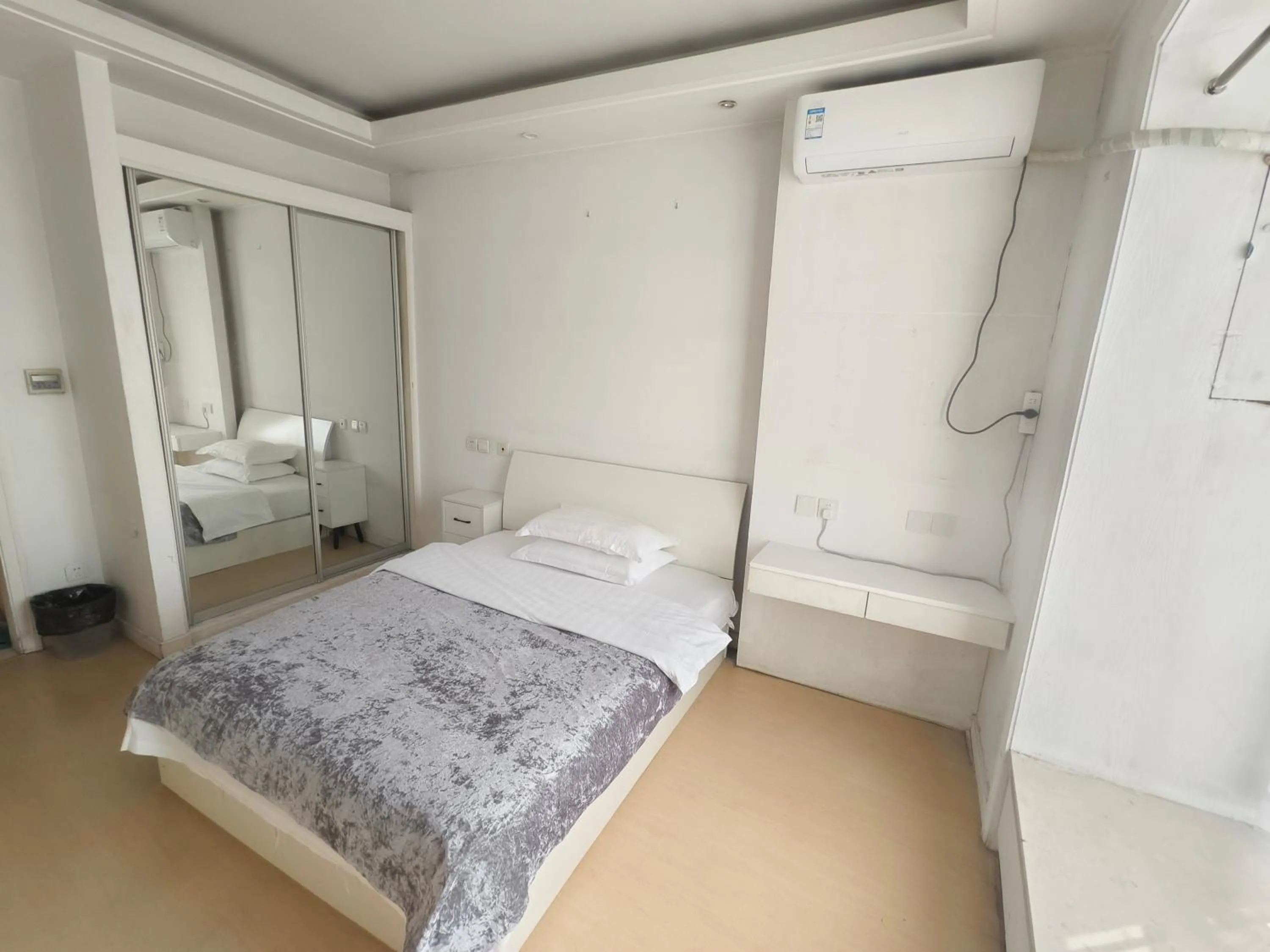 Bed in Xinshikong Apartments- Abest Zhongshan Park No.1