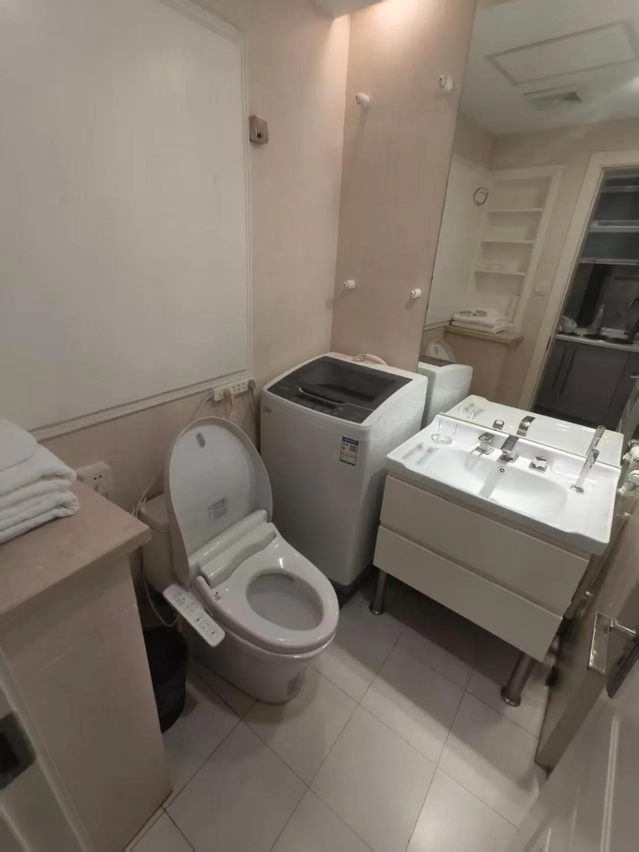 Toilet in Xinshikong Apartments- Abest Zhongshan Park No.1