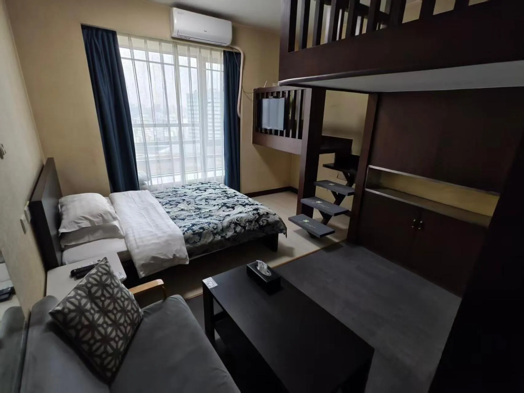 Bed in Xinshikong Apartments- Abest Zhongshan Park No.1