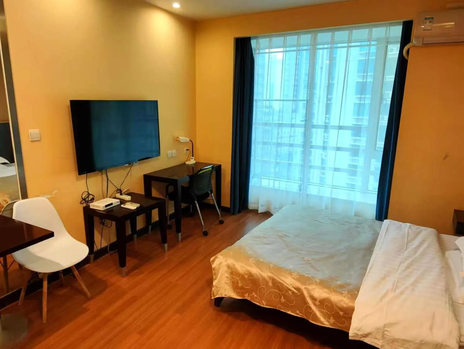 Bed in Xinshikong Apartments- Abest Zhongshan Park No.1