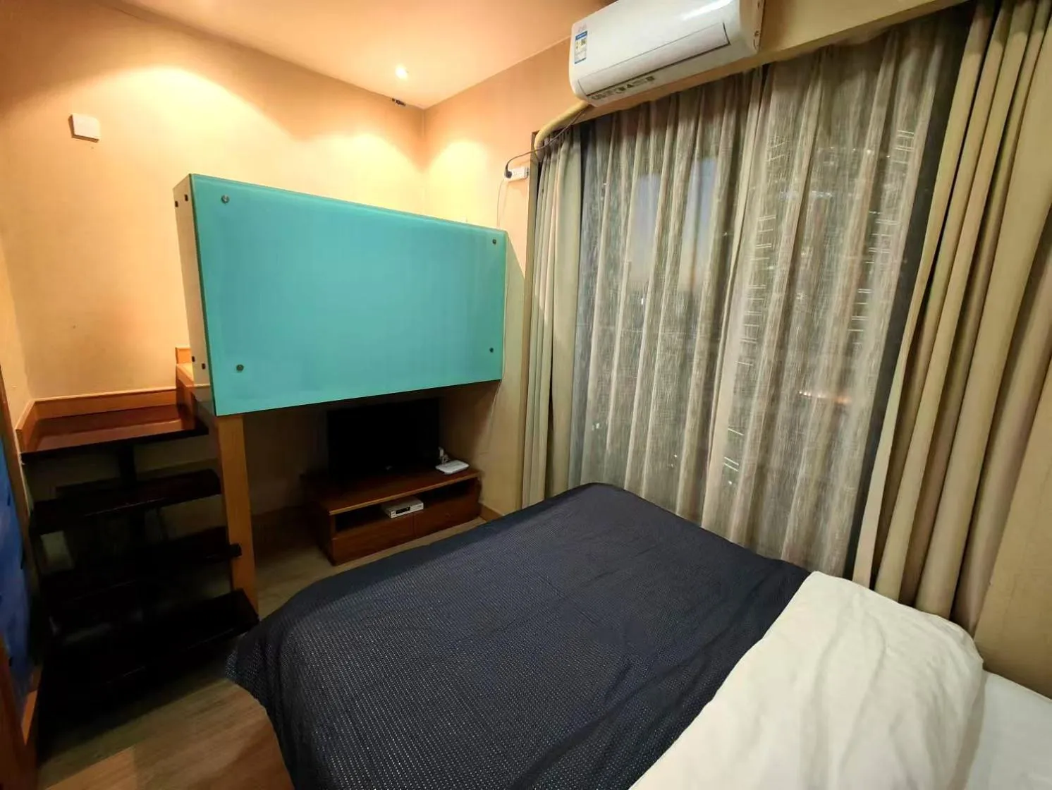 Bed in Xinshikong Apartments- Abest Zhongshan Park No.1