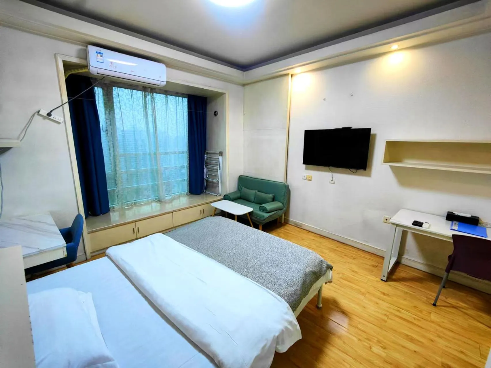Bed in Xinshikong Apartments- Abest Zhongshan Park No.1