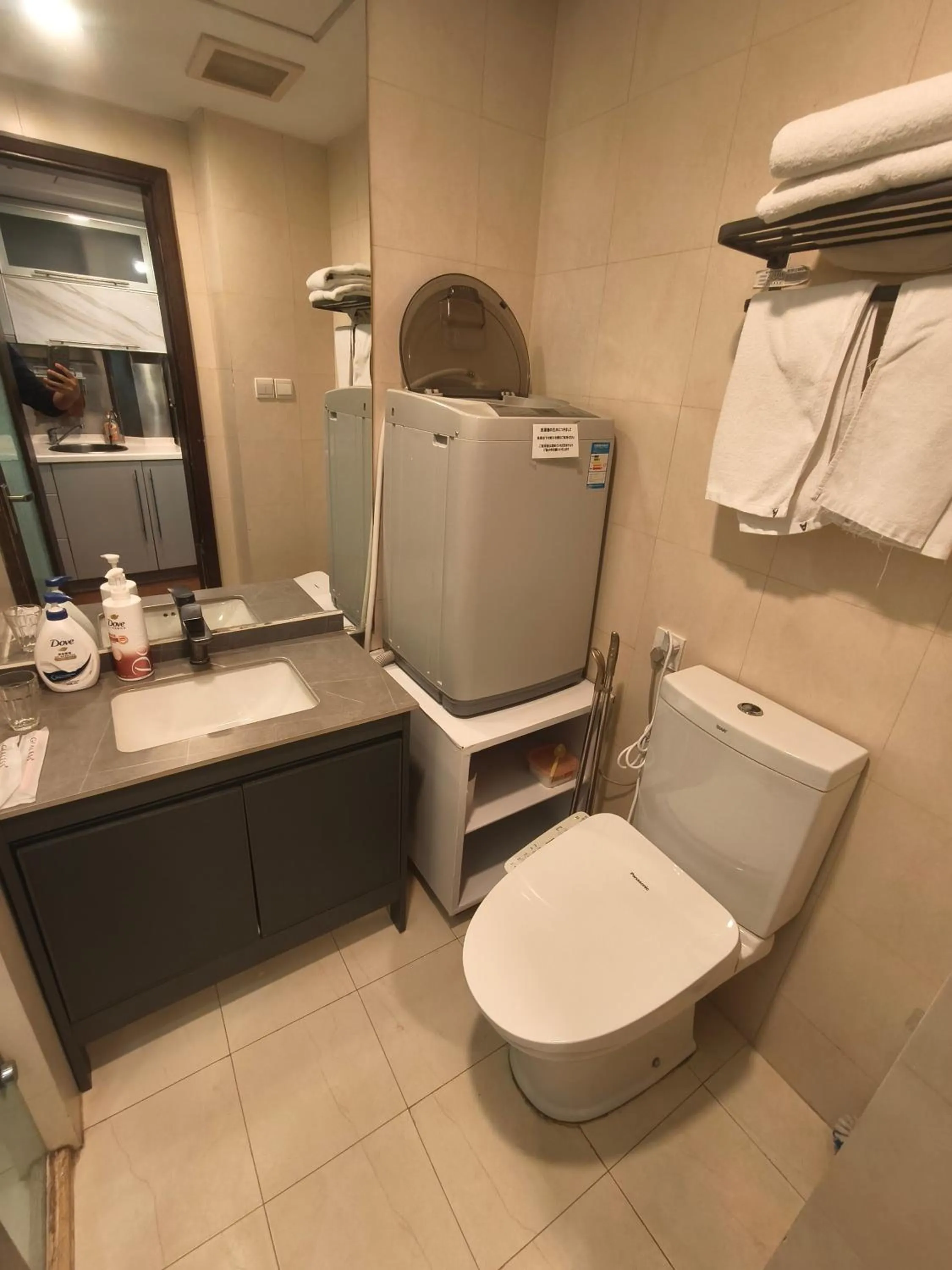 Shower in Xinshikong Apartments- Abest Zhongshan Park No.1