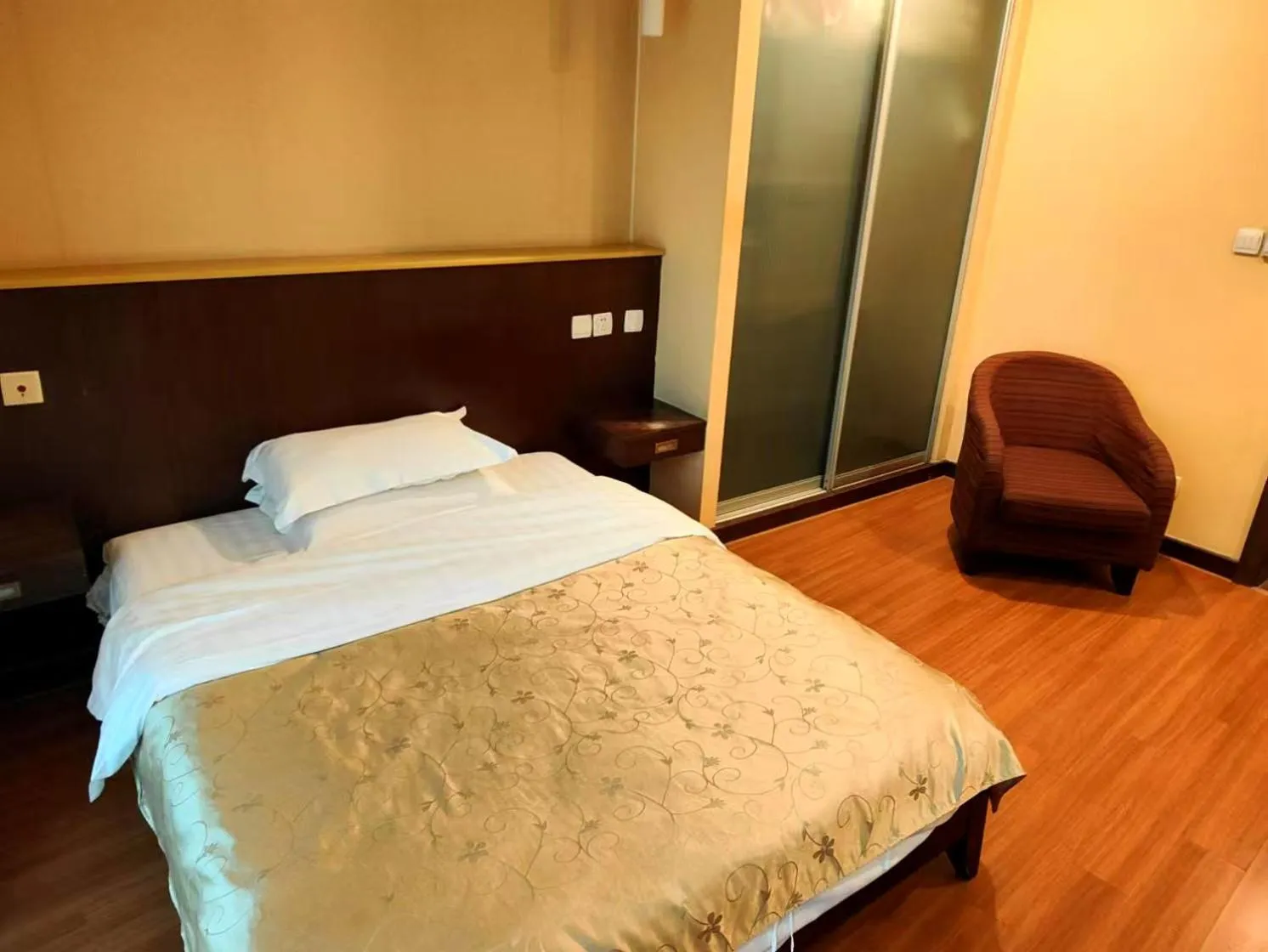 Bed in Xinshikong Apartments- Abest Zhongshan Park No.1