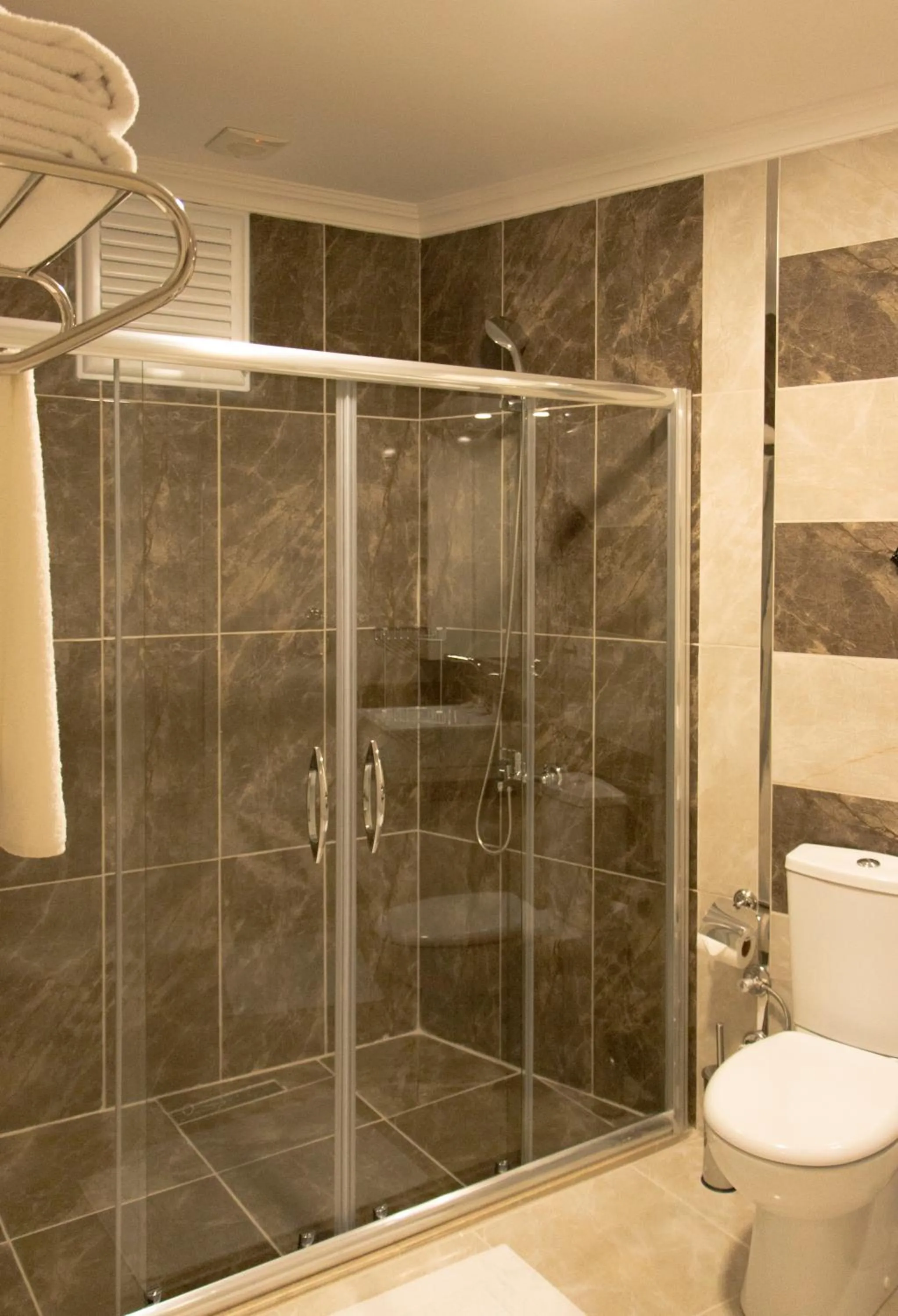 Shower in Goldhan Hotel