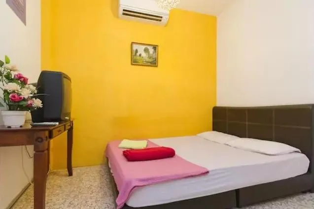 Bed in Cocoa Mews Cafe and Homestay