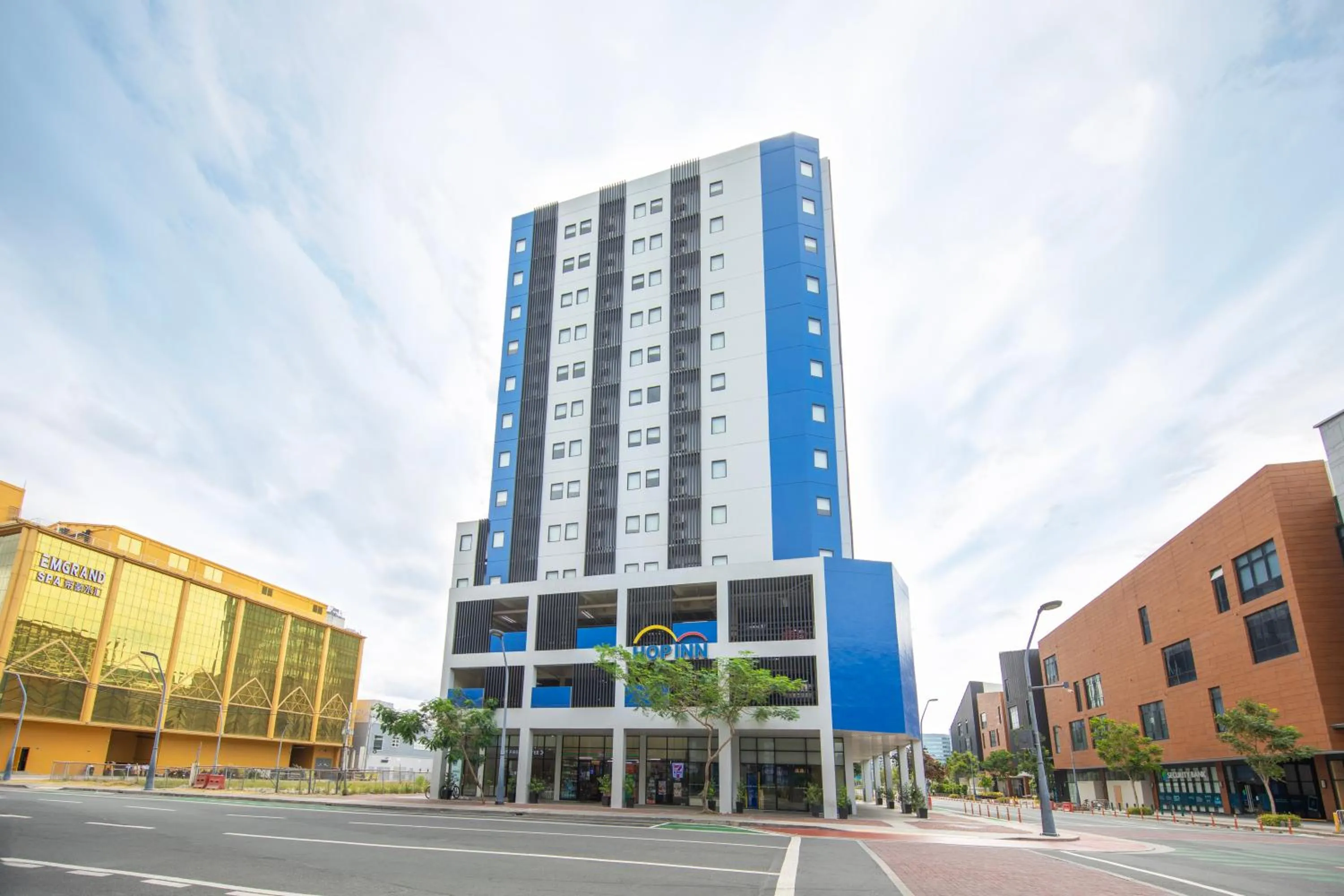 Property building in Hop Inn Hotel Aseana City Manila