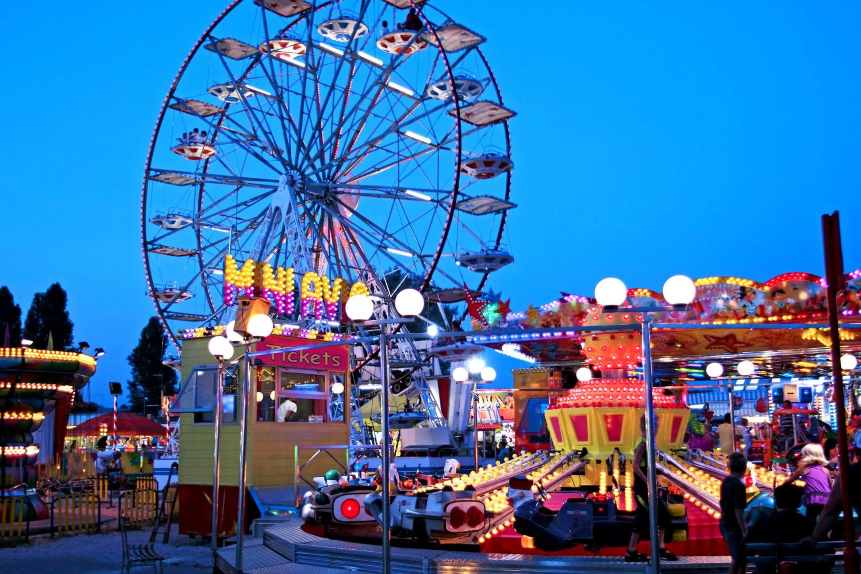 Evening entertainment in Residenza Turistica Alberghiera Blue Marine