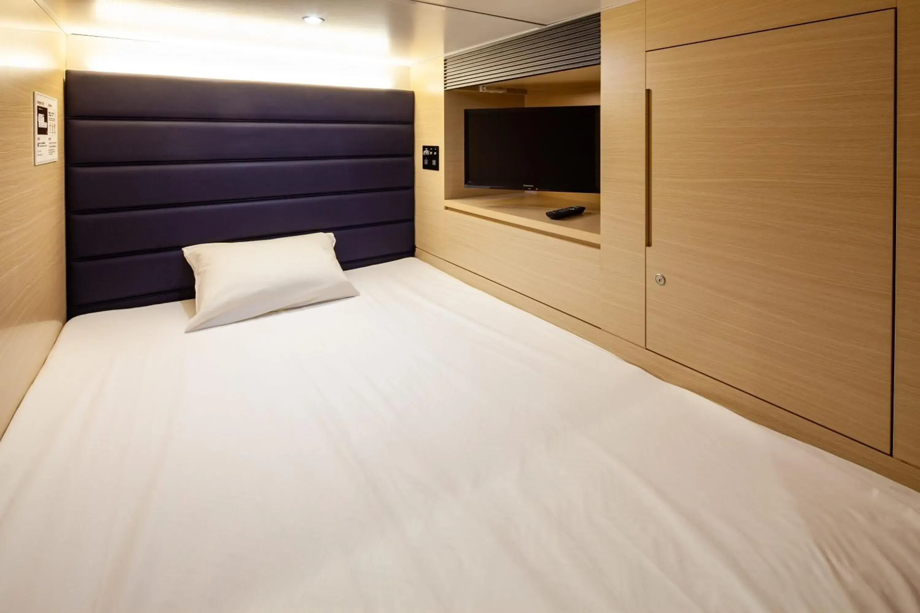 Capsule Room for Female Only ( on Female Floor) - single occupancy in Y's CABIN&HOTEL Naha Kokusai Street Capsule Room for Female Only ( on Female Floor) - single occupancy in Y's CABIN&HOTEL Naha Kokusai Street