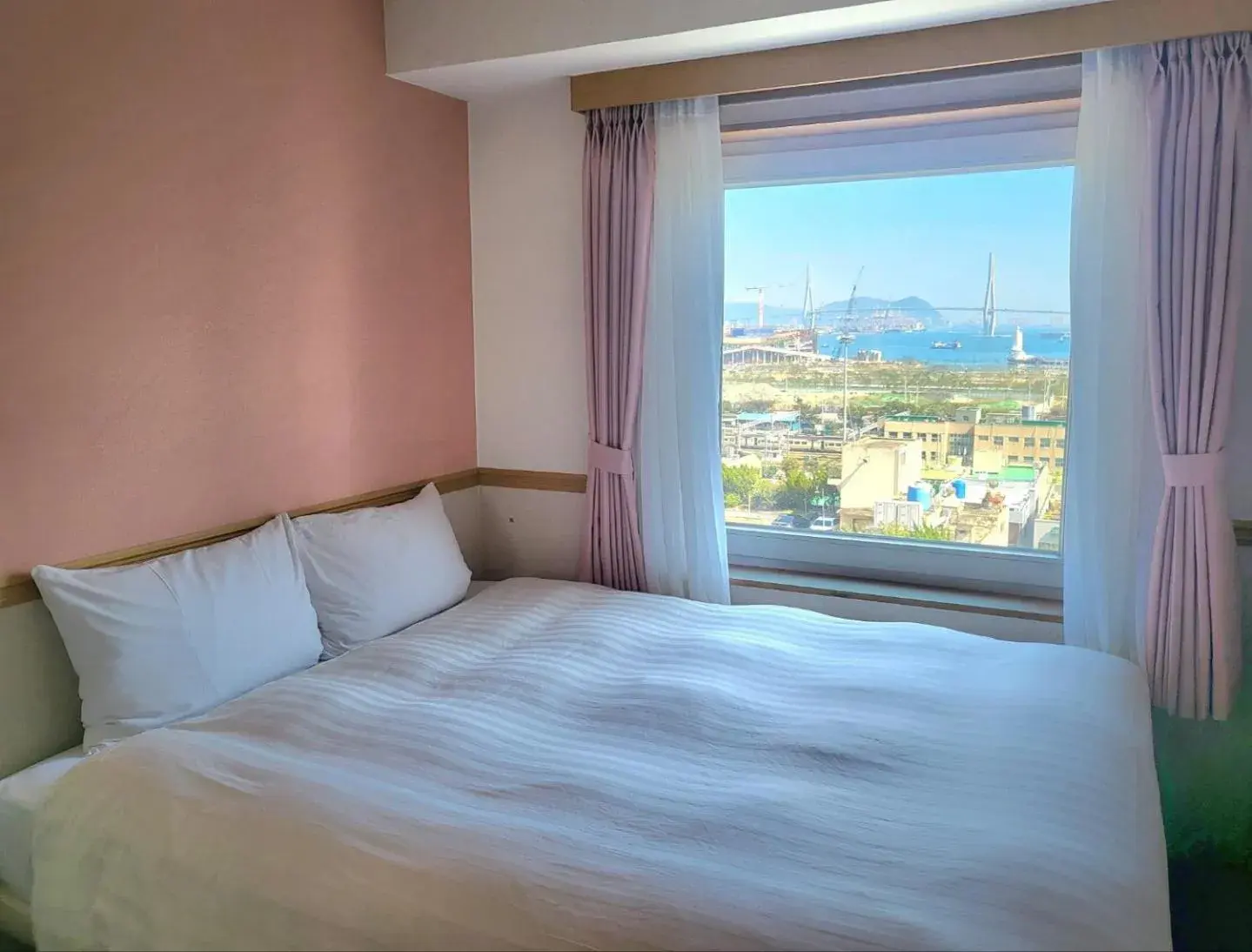 Bedroom, Bed in Toyoko Inn Busan Jungang Station Bedroom, Bed in Toyoko Inn Busan Jungang Station