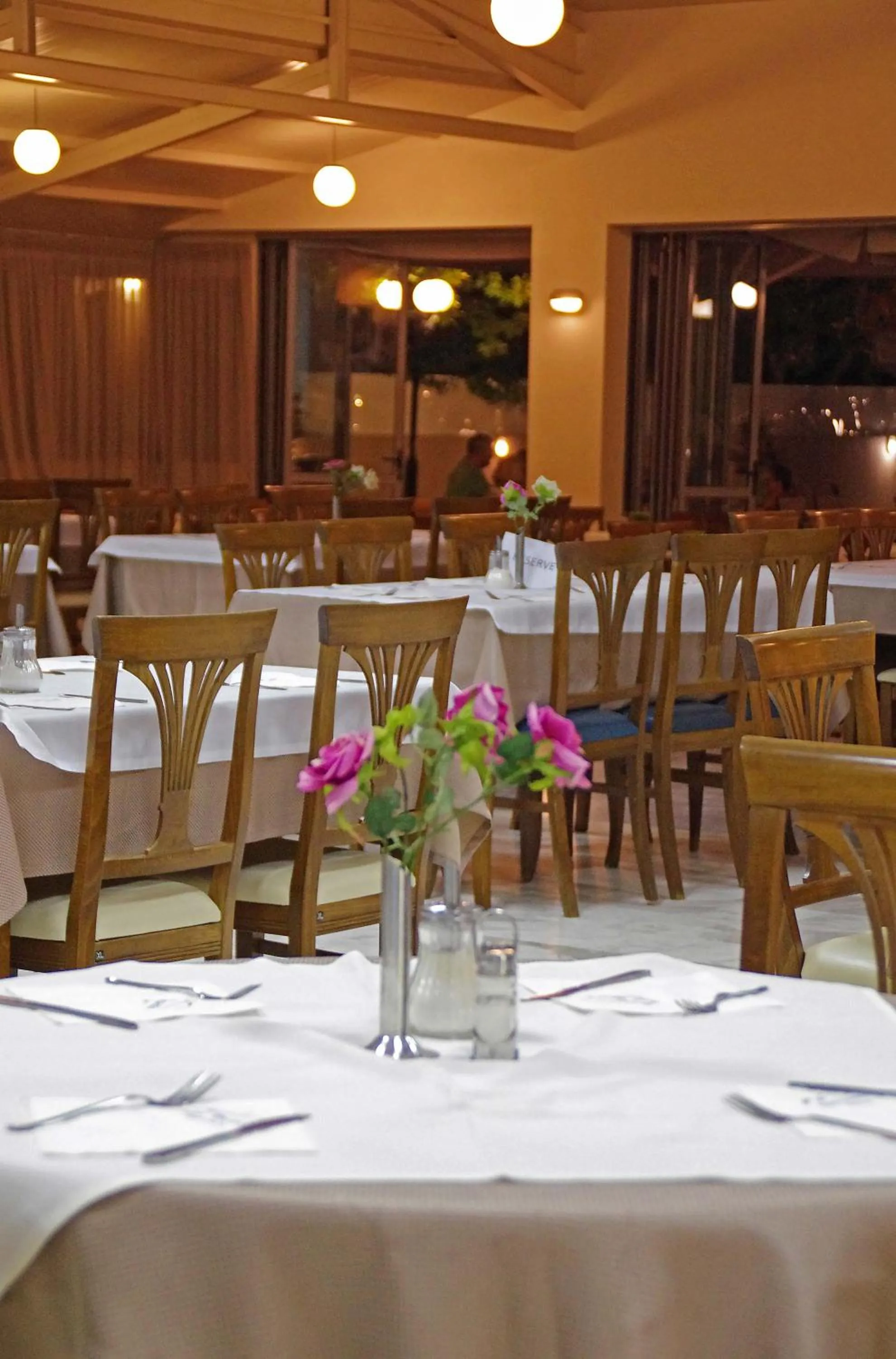 Restaurant/places to eat in Sun Beach Hotel