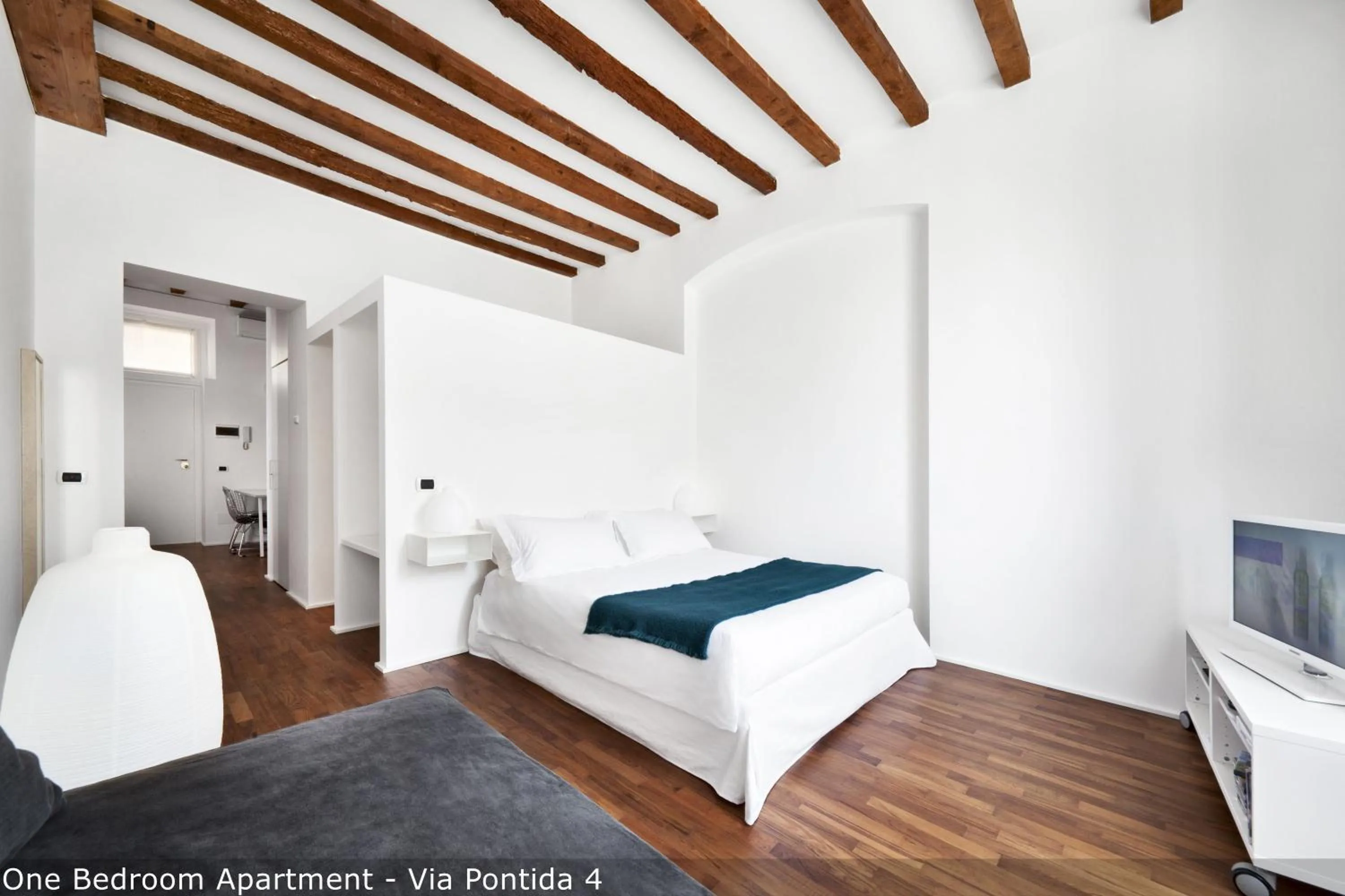 Bed in Brera Apartments in Moscova