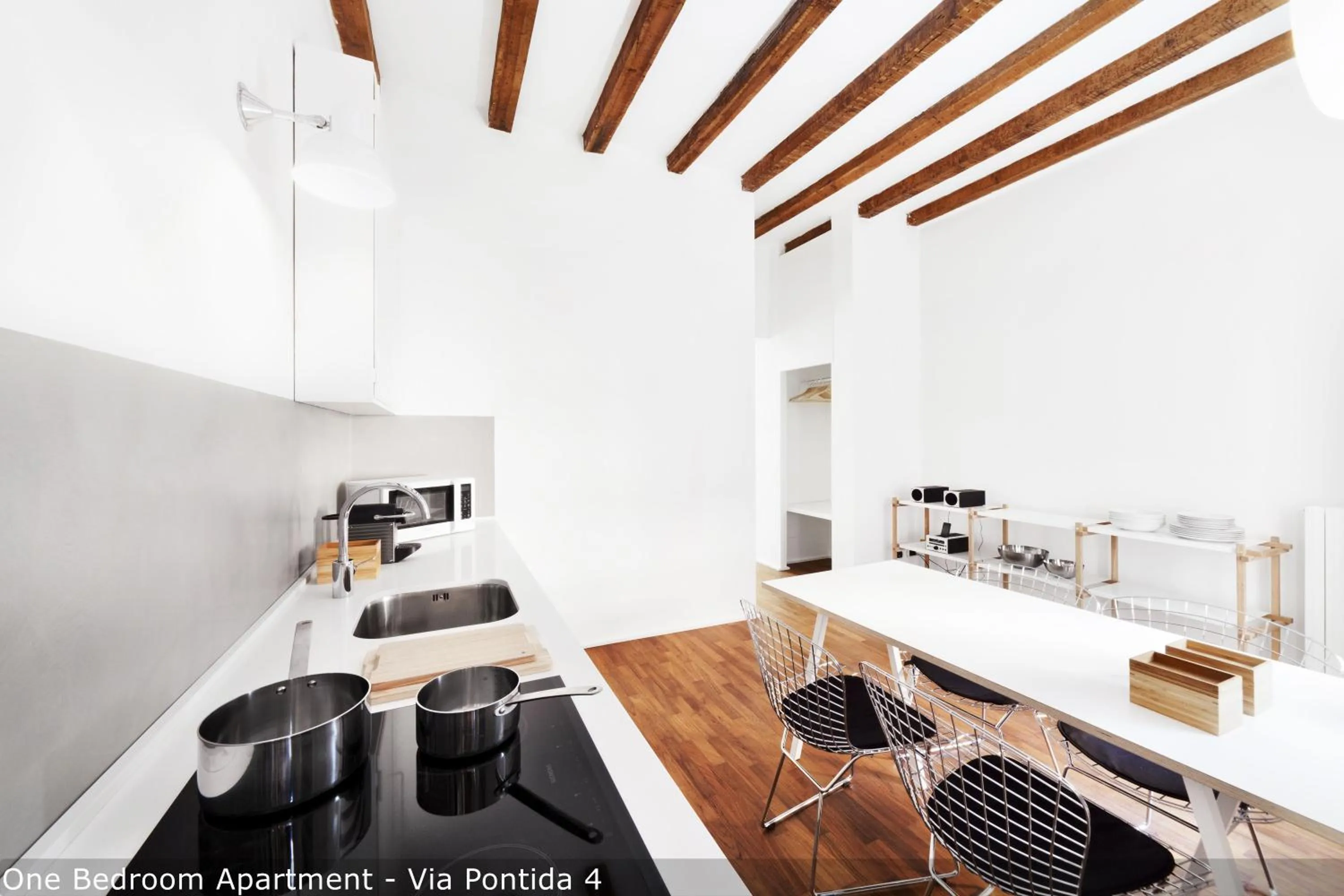 TV and multimedia in Brera Apartments in Moscova