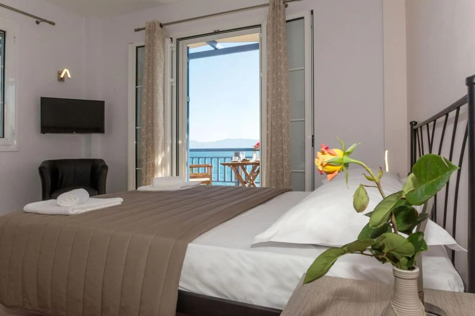 Photo of the whole room, Bed in Anesis Hotel
