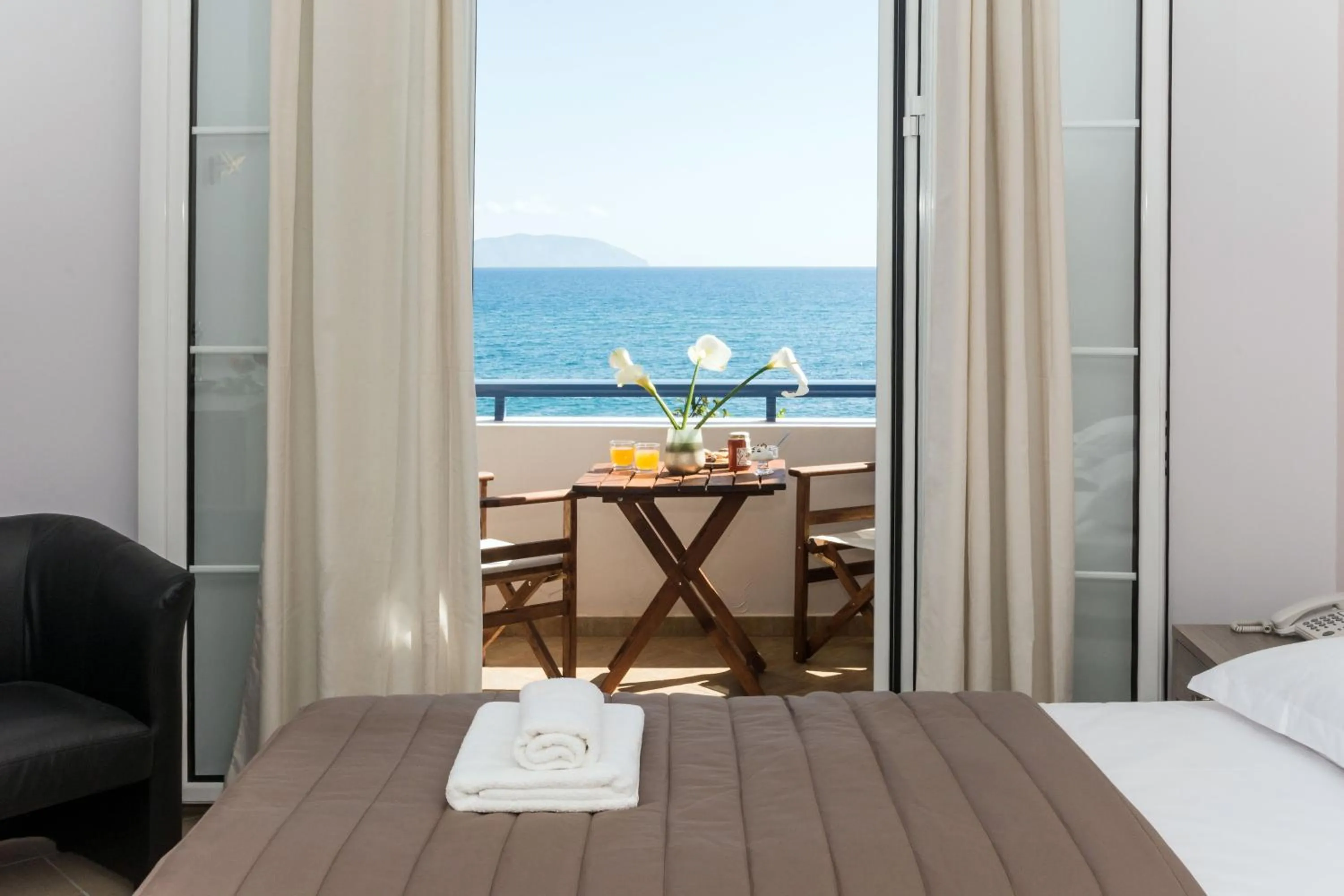 Balcony/Terrace, Bed in Anesis Hotel
