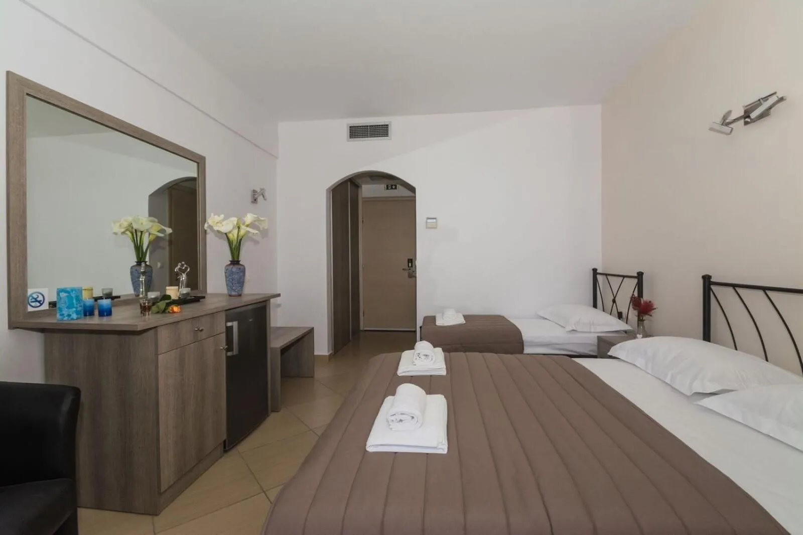Photo of the whole room, Bed in Anesis Hotel