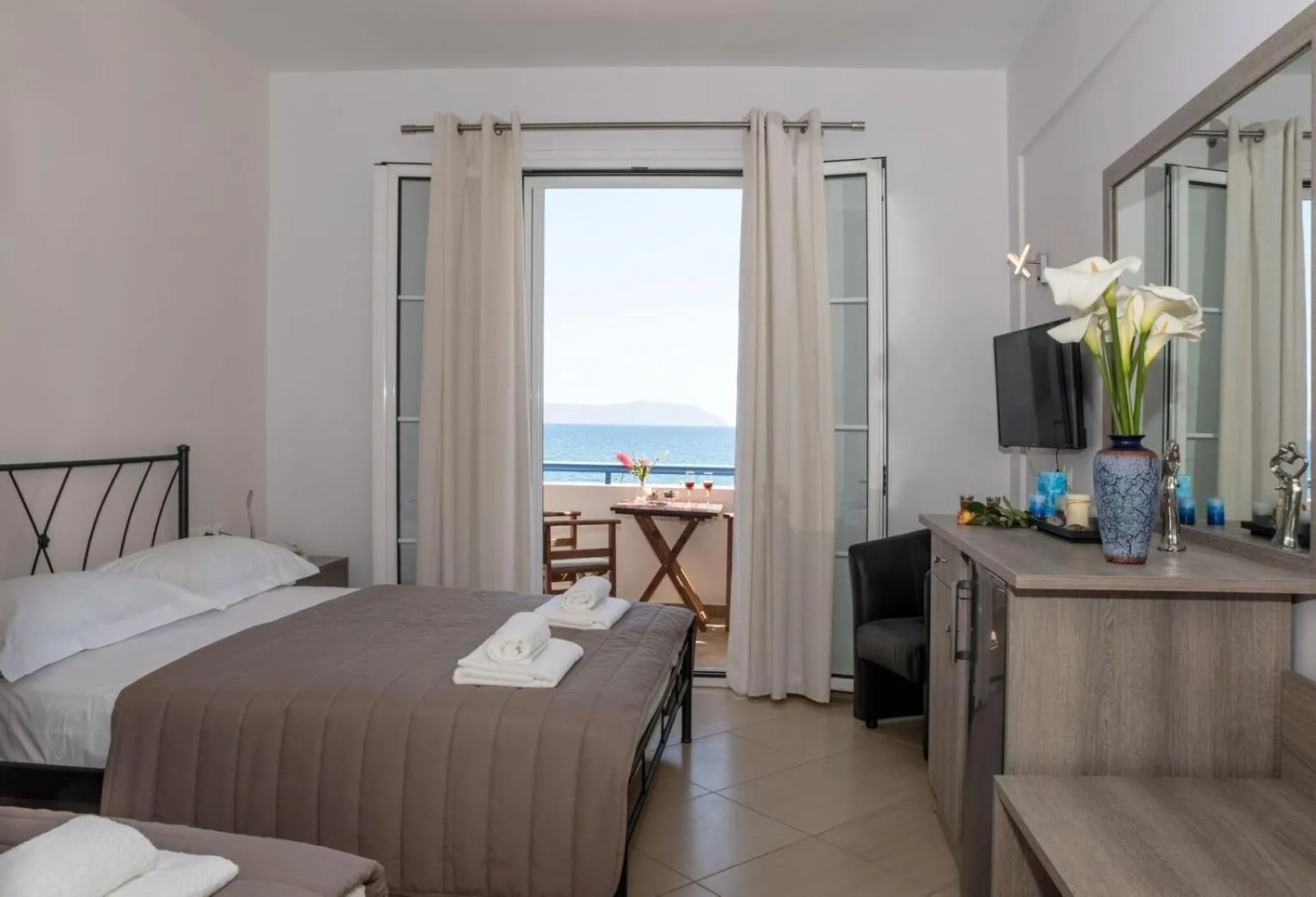 Balcony/Terrace, Bed in Anesis Hotel