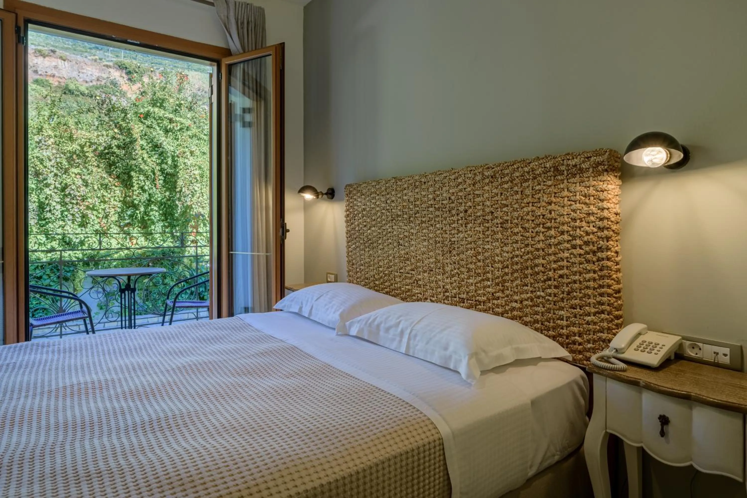 Bed in La Signora Hotel