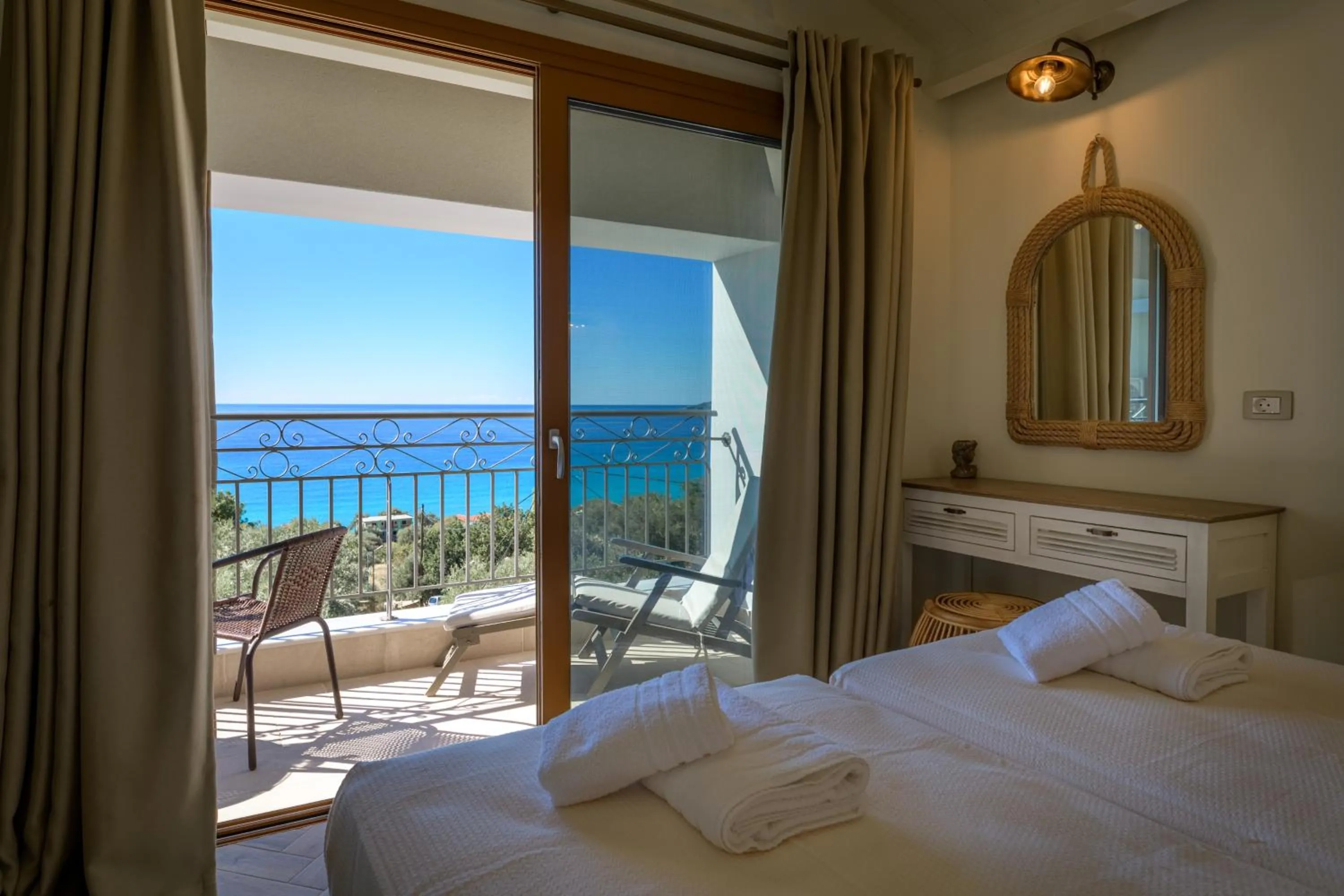 Bed in La Signora Hotel