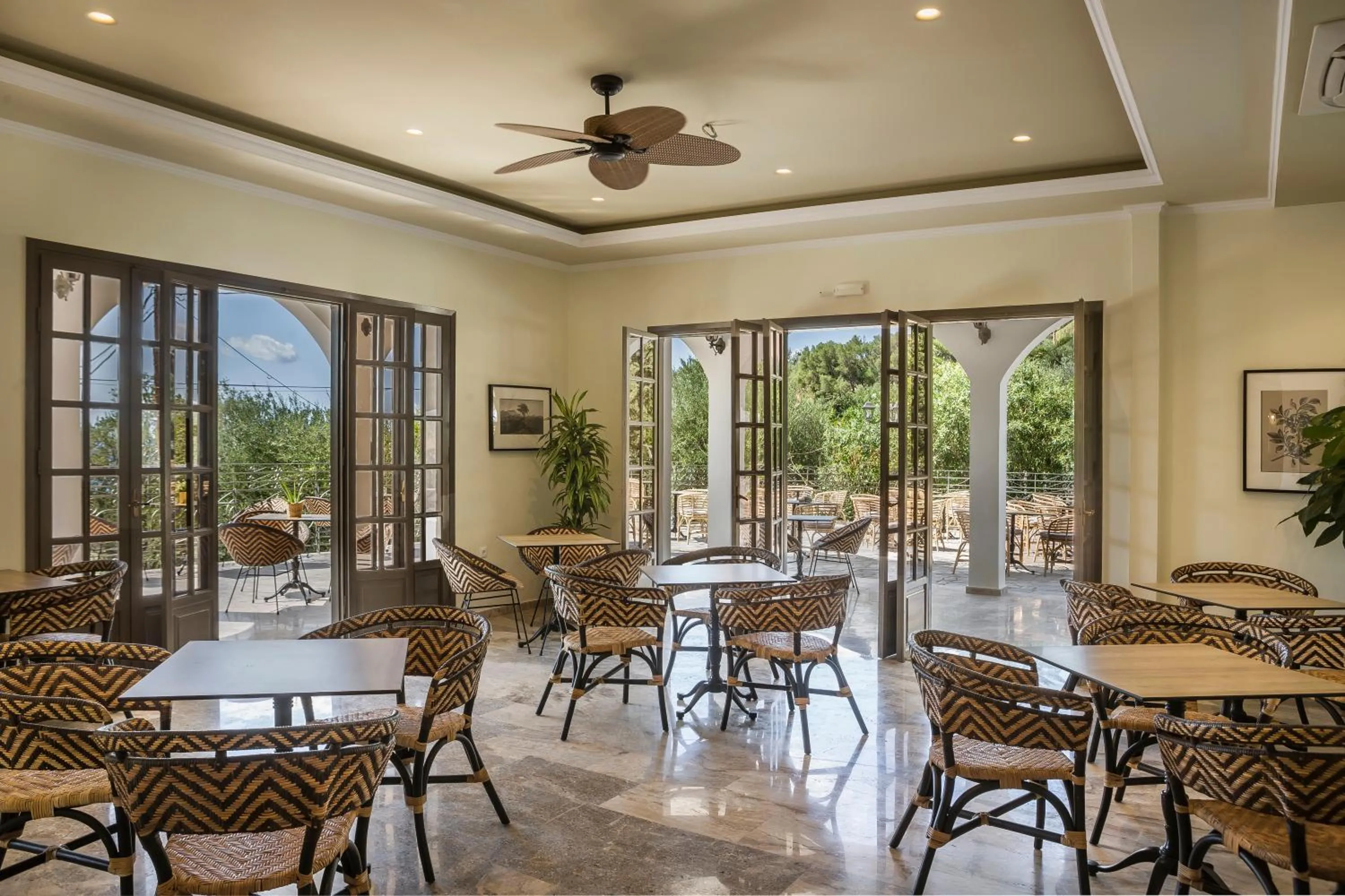 Restaurant/places to eat in La Signora Hotel
