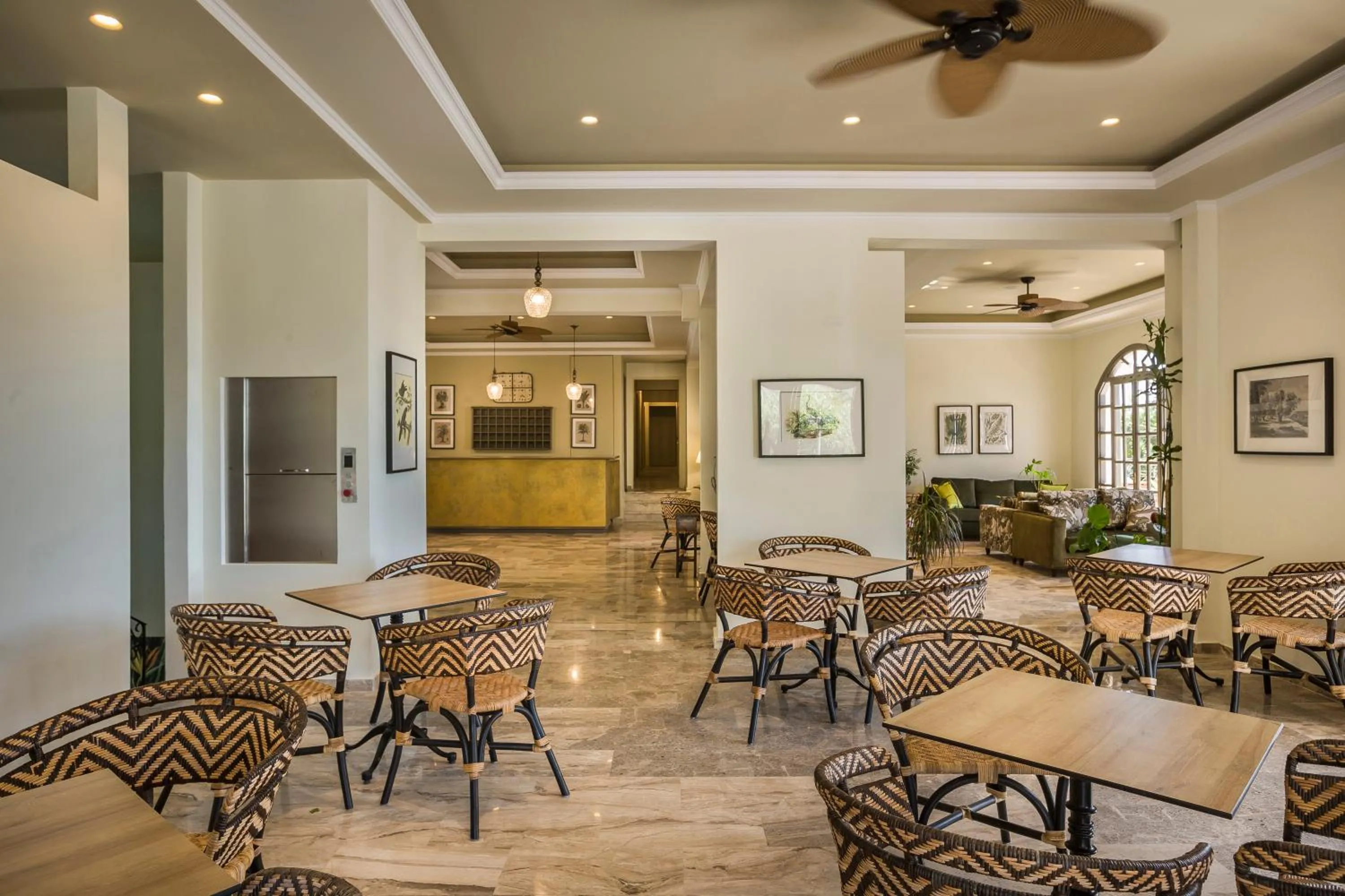 Restaurant/places to eat in La Signora Hotel