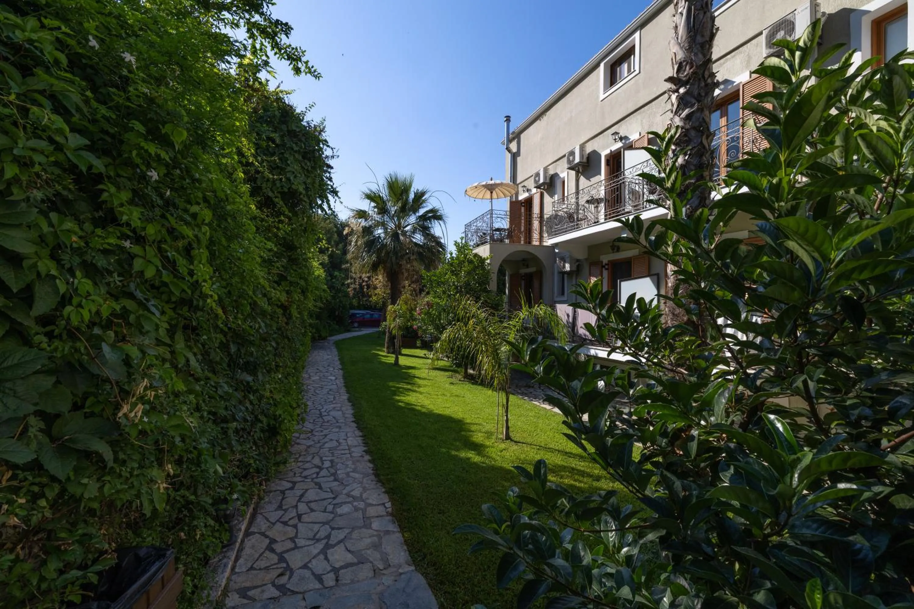 Garden in La Signora Hotel