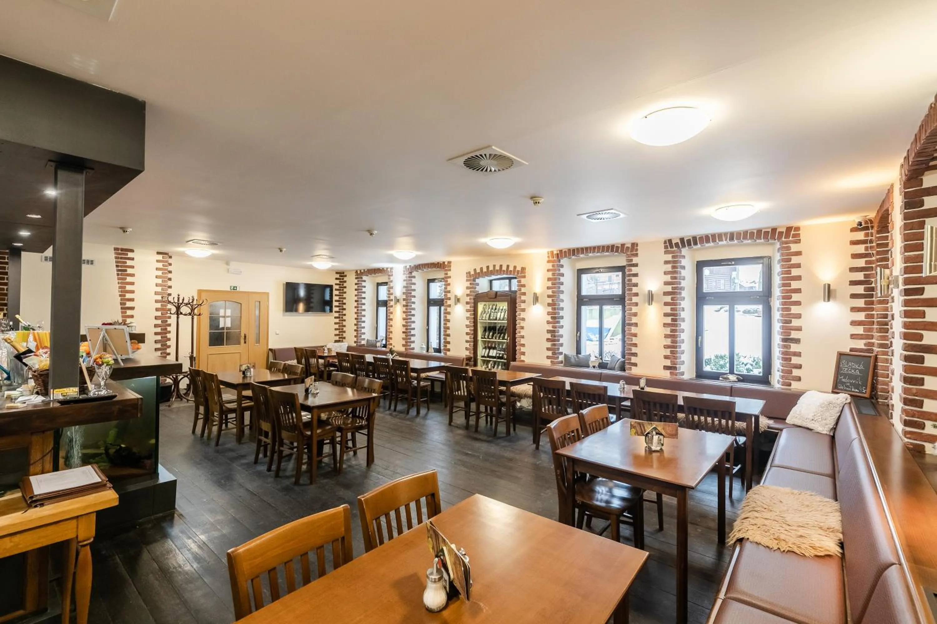 Restaurant/places to eat in Hotel Perla Jizery