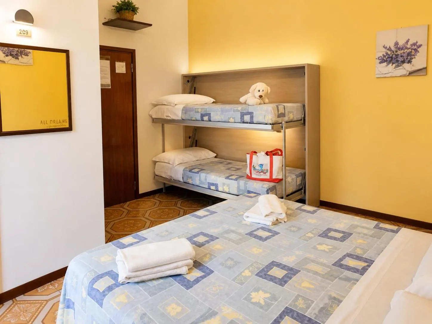 Hotel Cesari