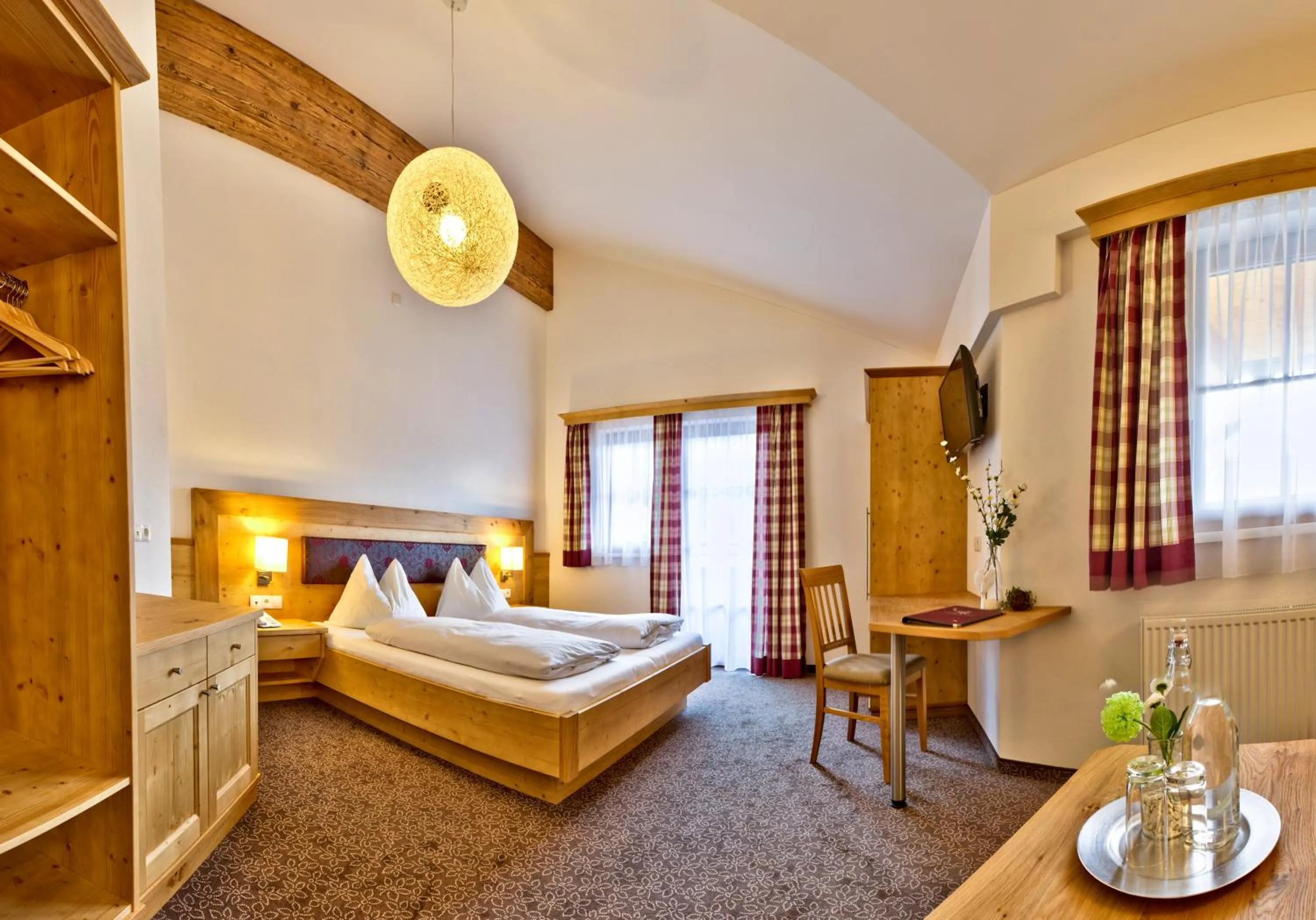 Photo of the whole room, Bed in Salzburgerhof Flachau