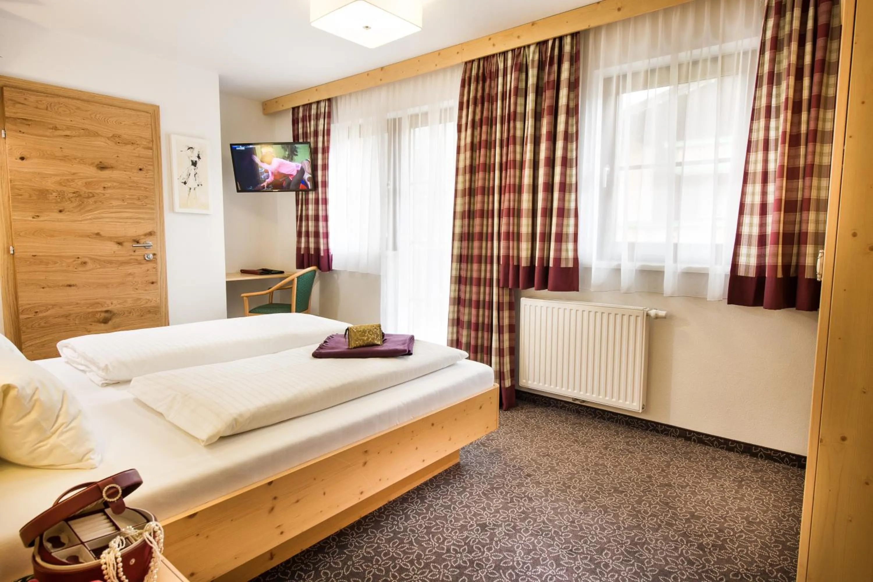 TV and multimedia, Bed in Salzburgerhof Flachau