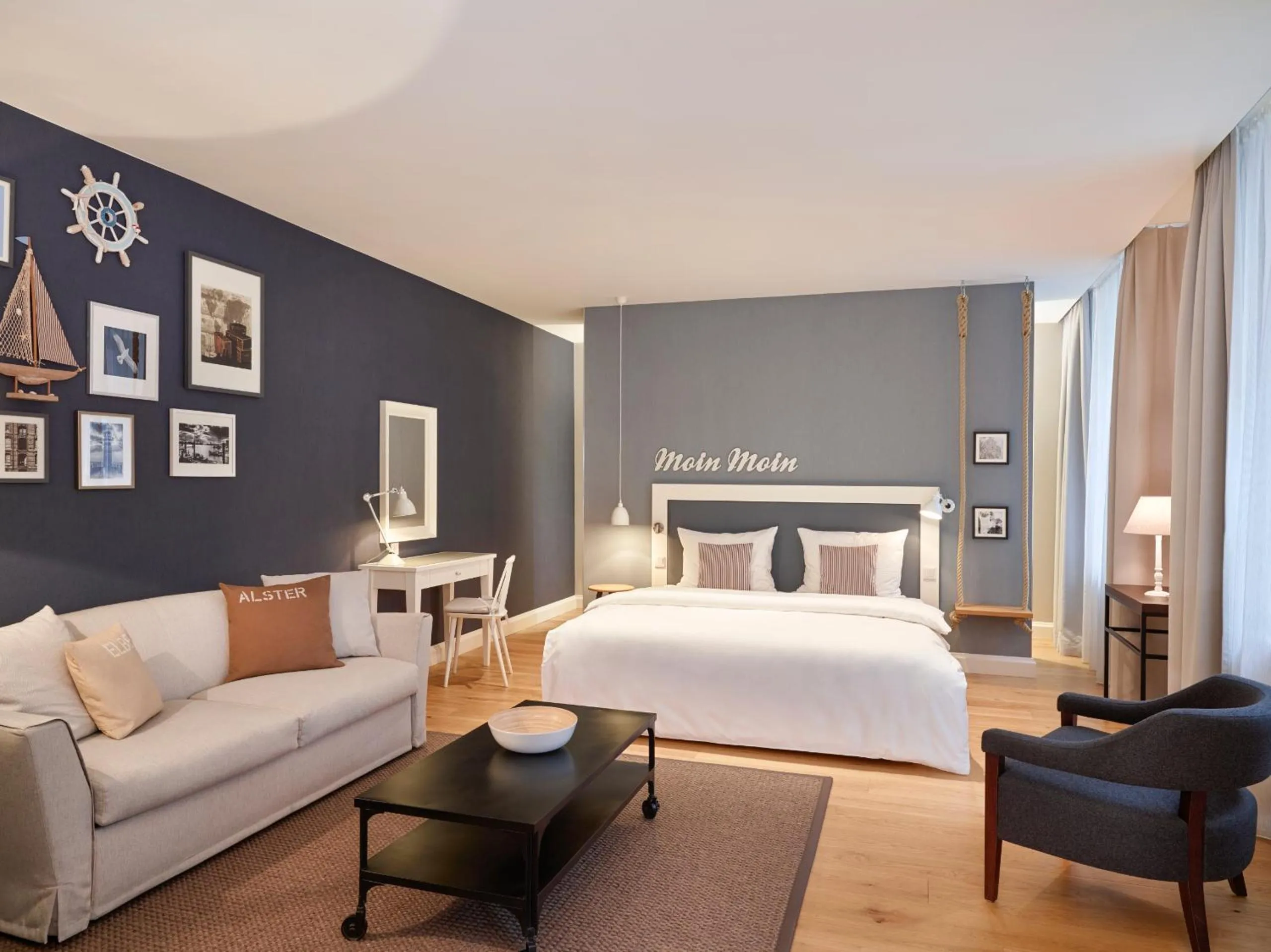 Seating area, Bed in Hapimag Ferienwohnungen Hamburg