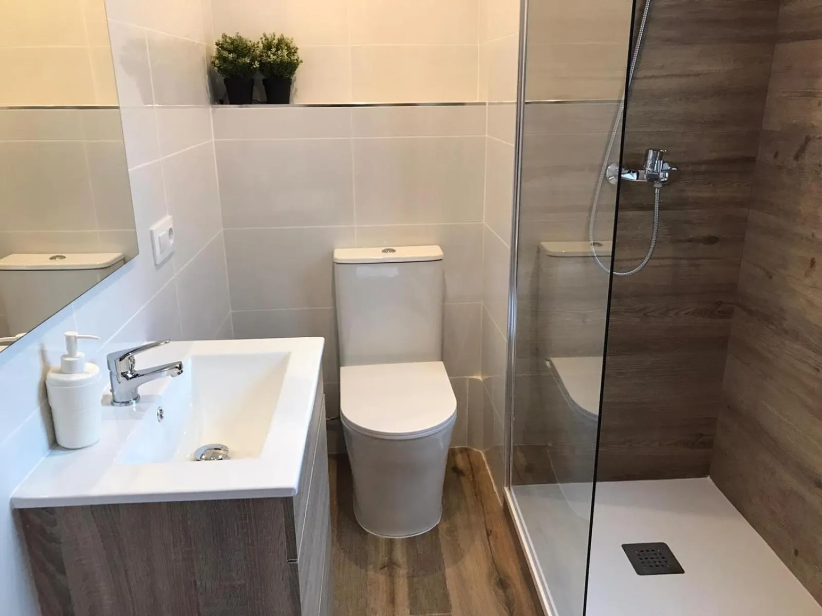 Shower in Sweet BCN Studio with Terrace