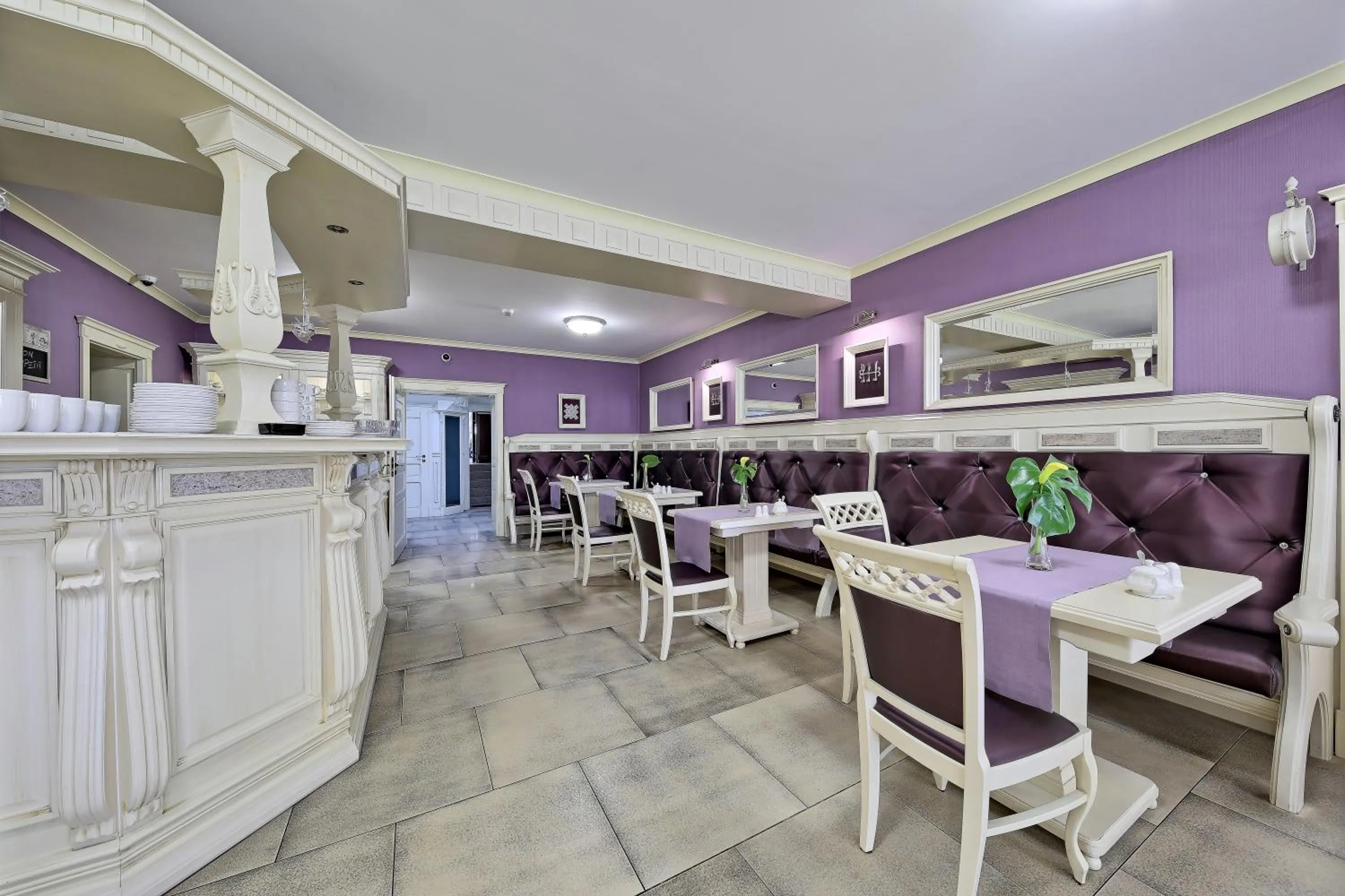 Restaurant/places to eat in Villa Meduza