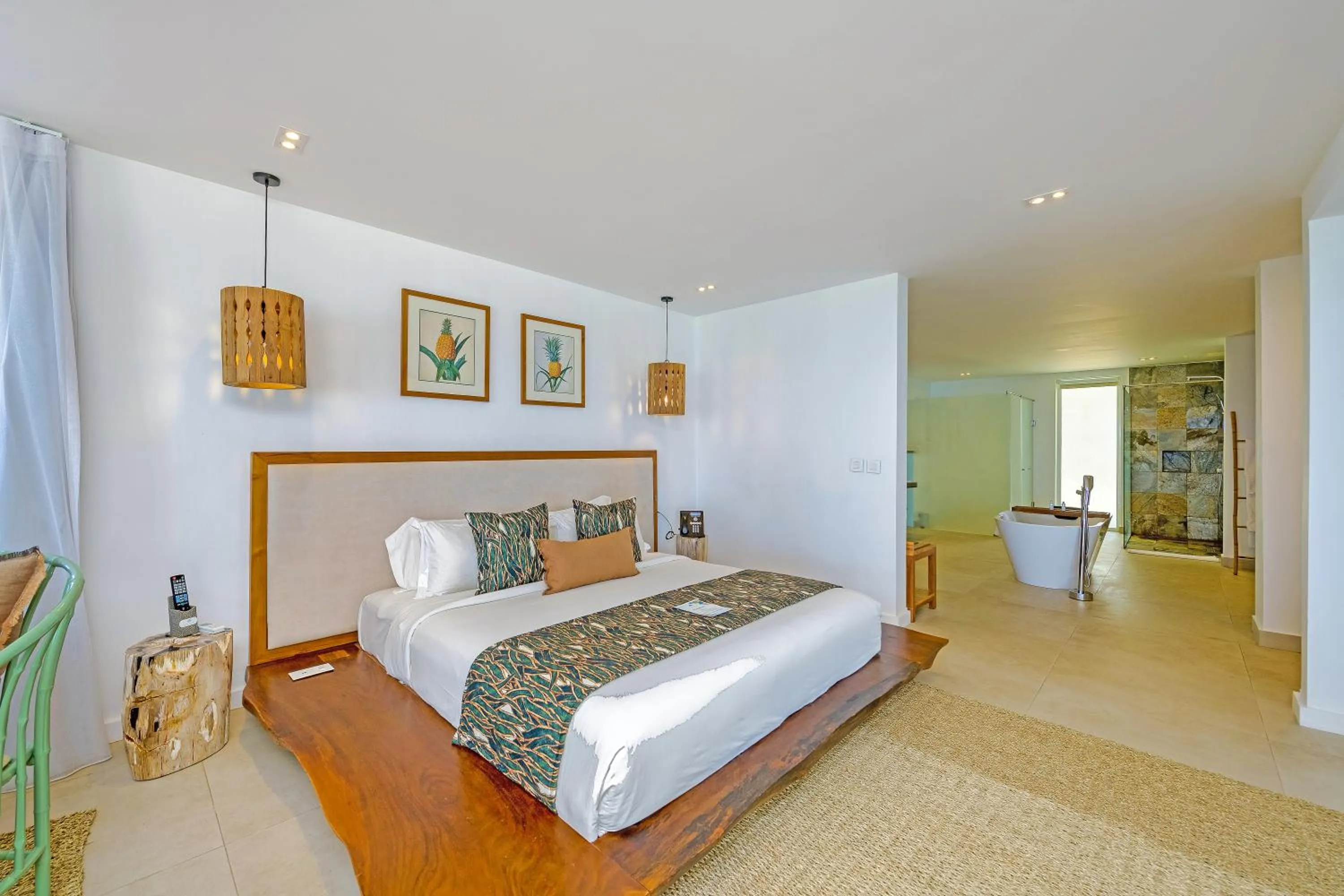 Shower, Bed in Seasense Boutique Hotel & Spa