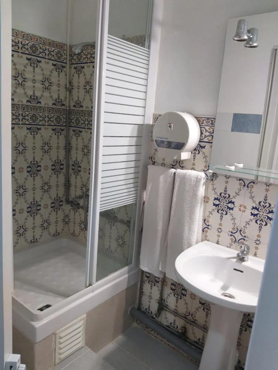 Triple Room with Private Bathroom in Hostal Africa Do Sul