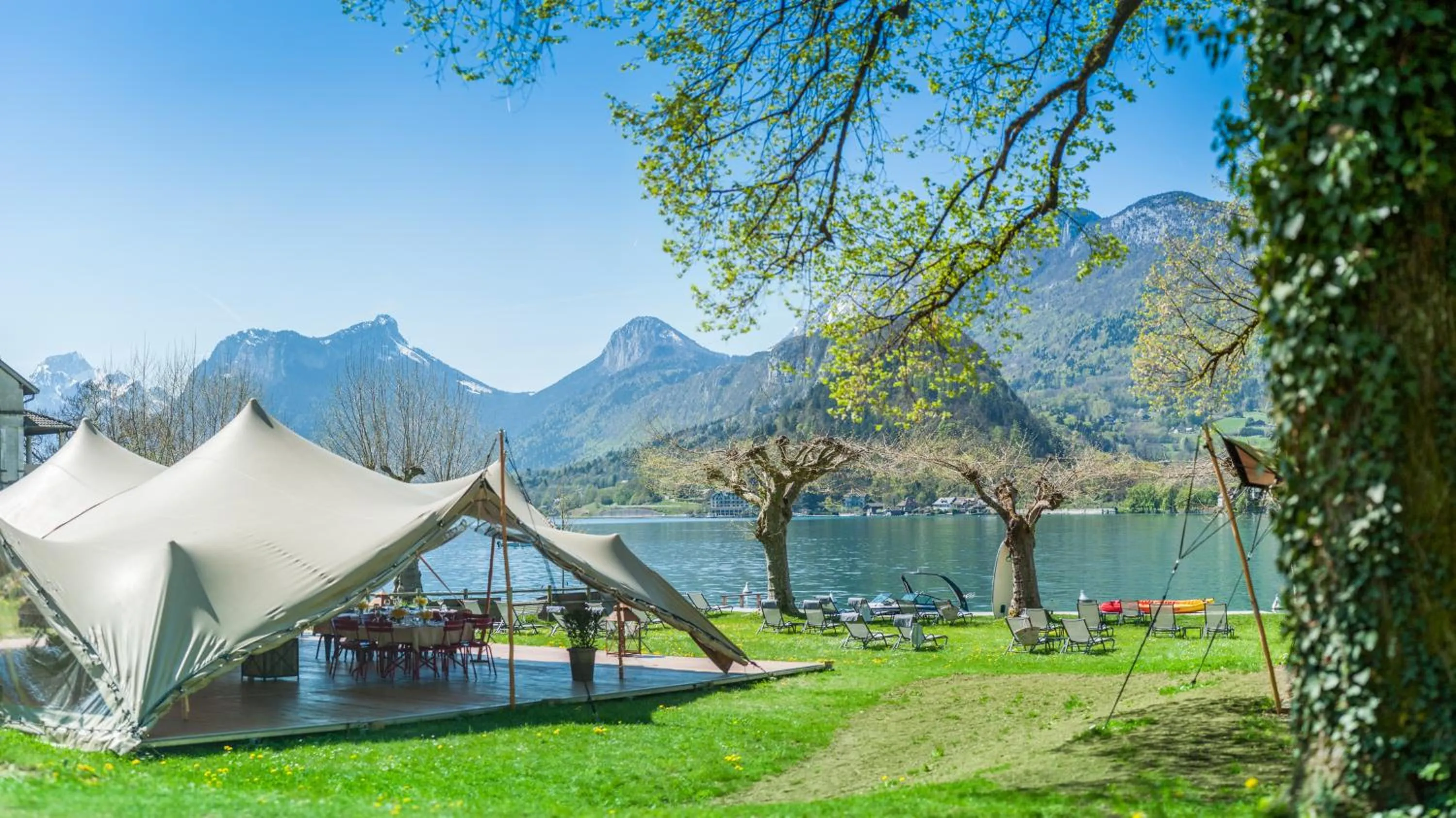 Garden in Hôtel Beau Site Talloires B SPA
