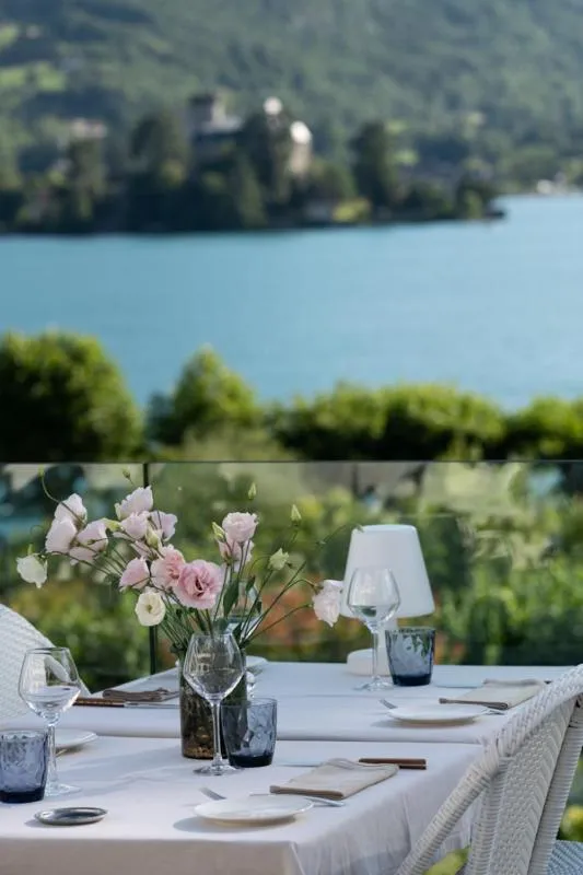 Patio in Hôtel Beau Site Talloires B SPA