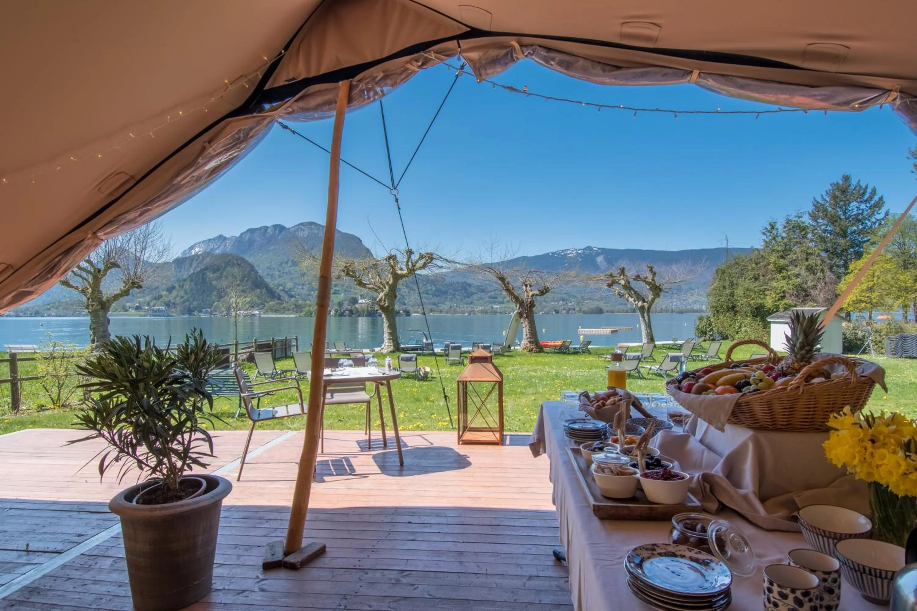 Garden in Hôtel Beau Site Talloires B SPA