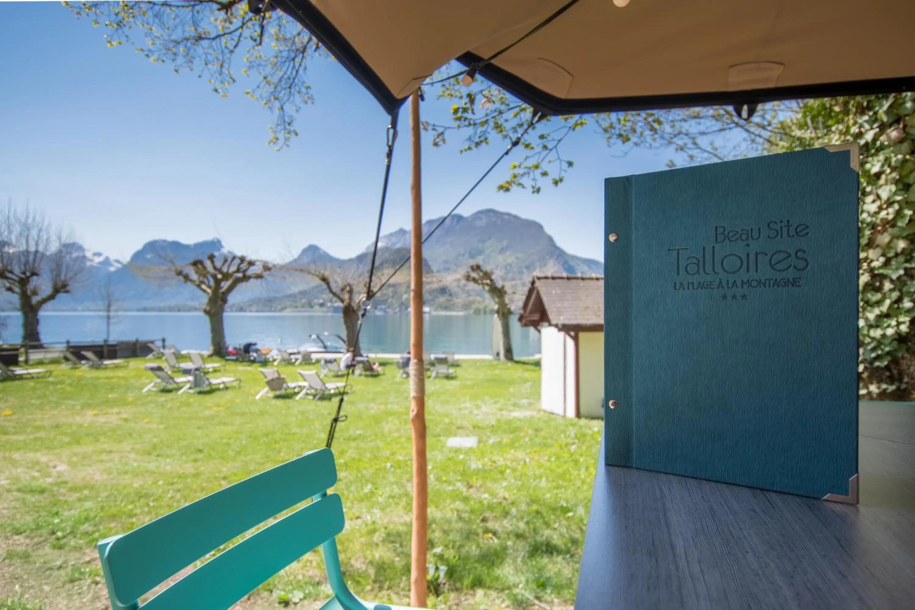 Lounge or bar in Hôtel Beau Site Talloires B SPA