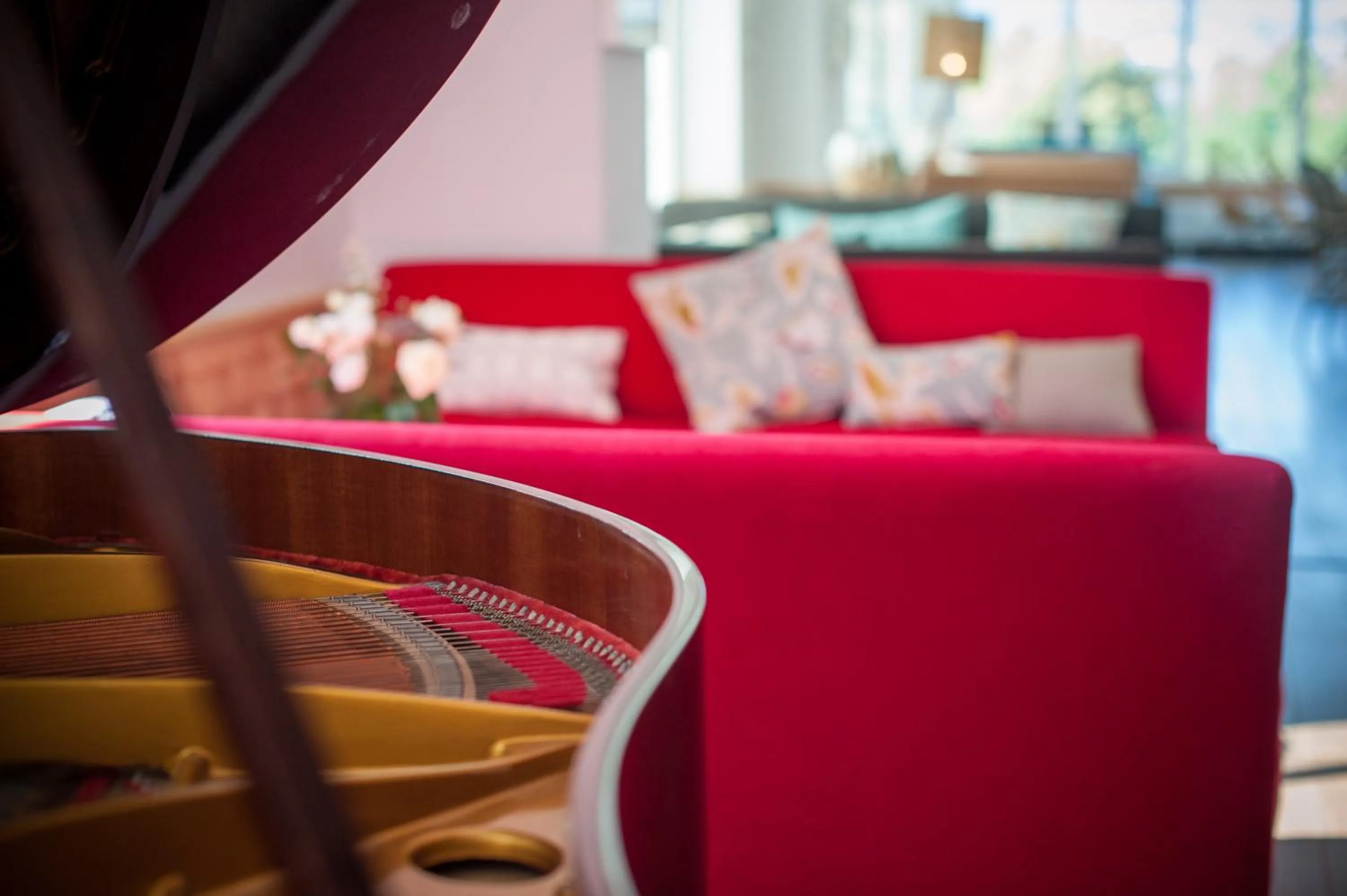 Communal lounge/ TV room in Hôtel Beau Site Talloires B SPA